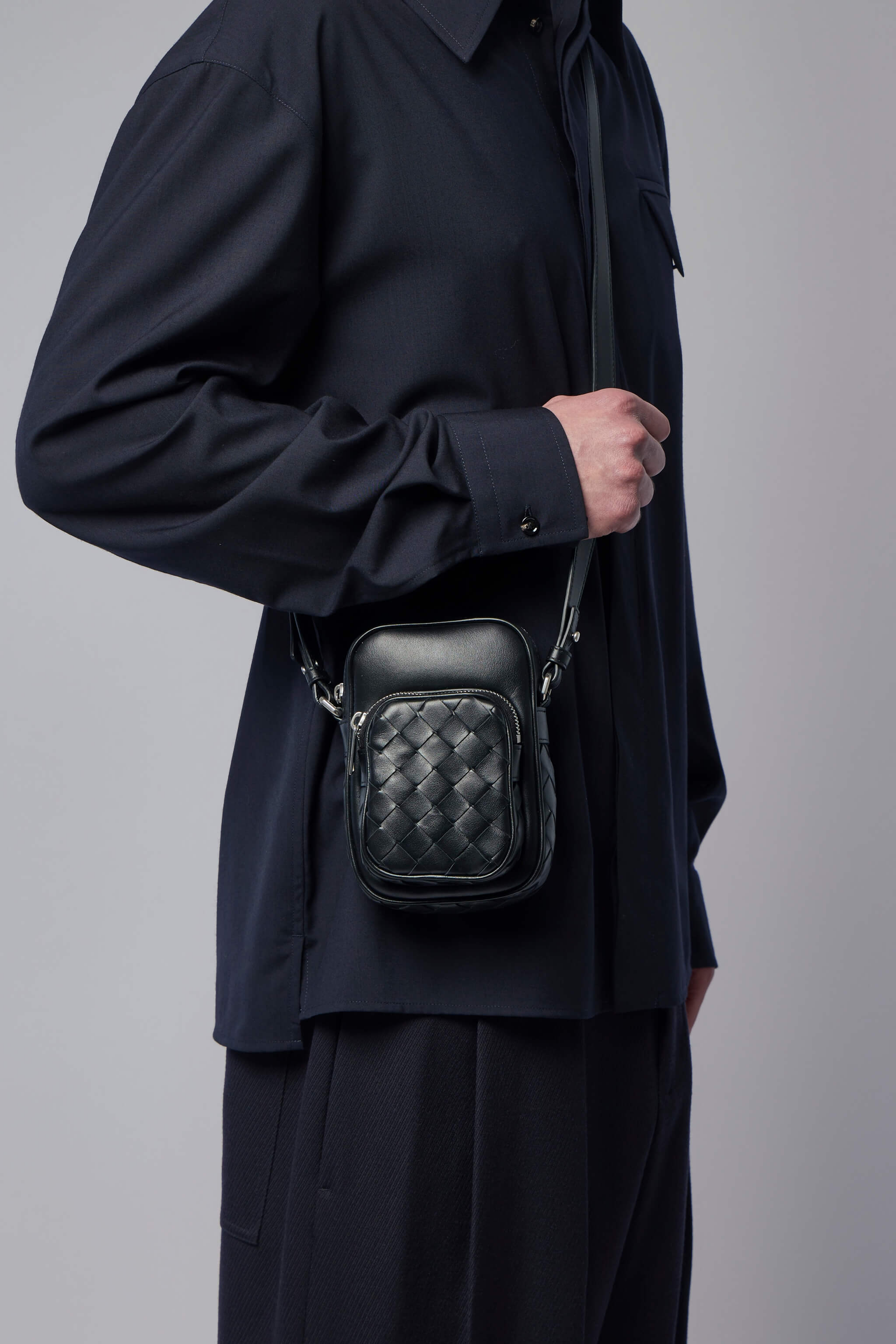 Bottega Veneta Crossbody Bags - Avenue Intreccio 15 – LABELS