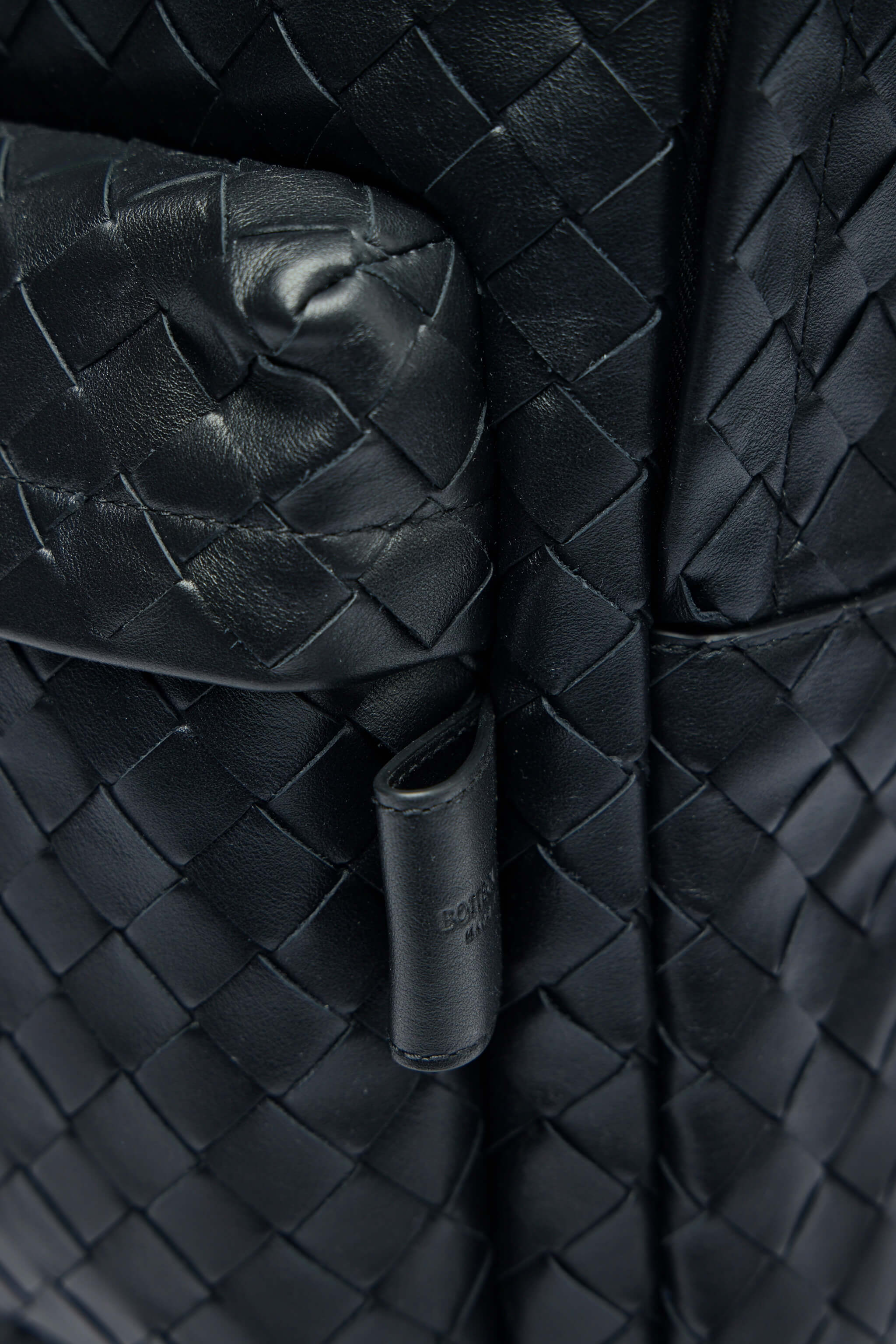 Bottega Veneta Crossbody Bags - Avenue Intreccio 15 – LABELS