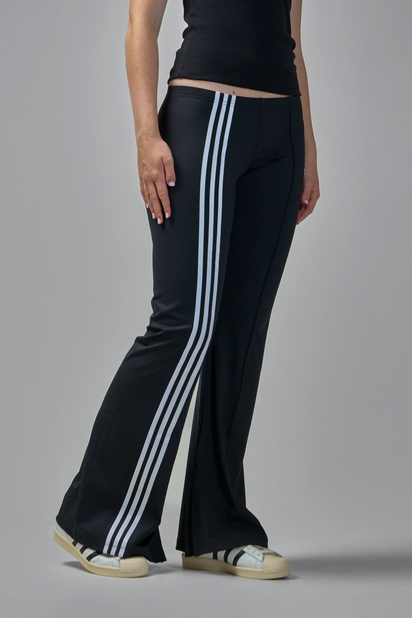 Ribbon Off Placed 3-Stripes Flared Pants