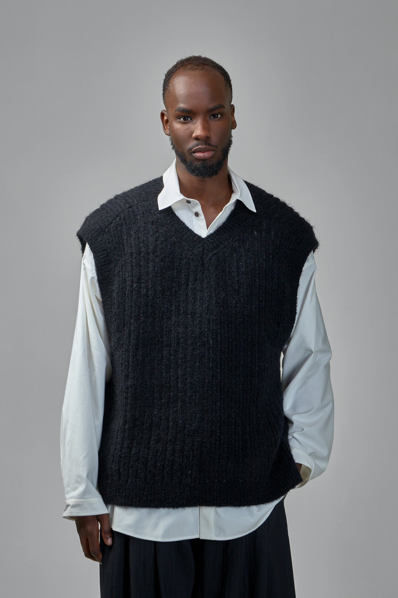 Knit#72 Wide fit Sleeveless V-Neck