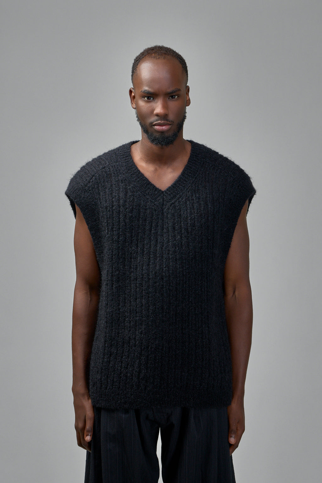 Knit#72 Wide fit Sleeveless V-Neck