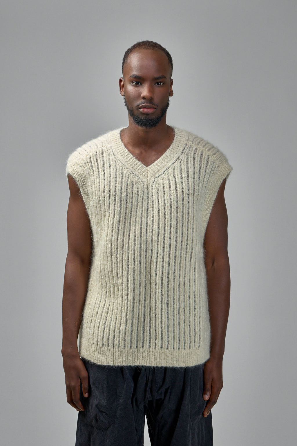 Knit#72 Wide fit Sleeveless V-Neck
