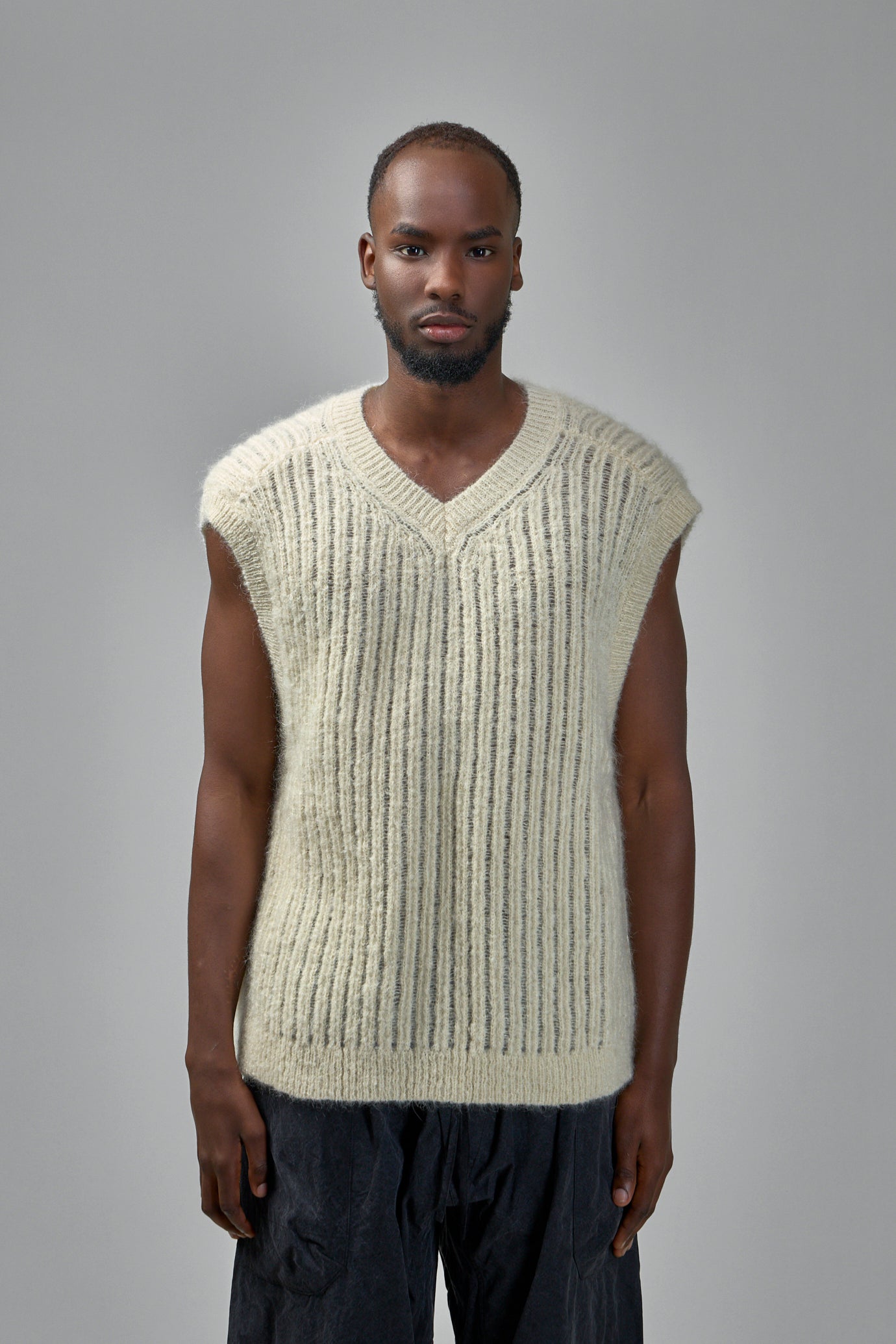 Knit#72 Wide fit Sleeveless V-Neck