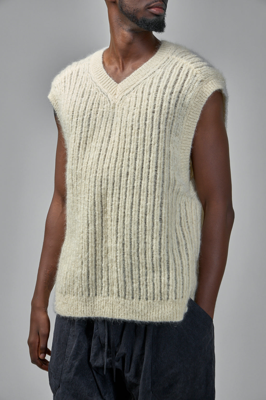 Knit#72 Wide fit Sleeveless V-Neck