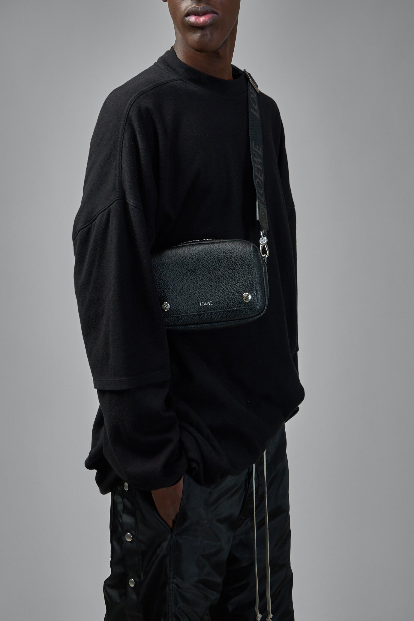 Small Pebble Messenger Bag