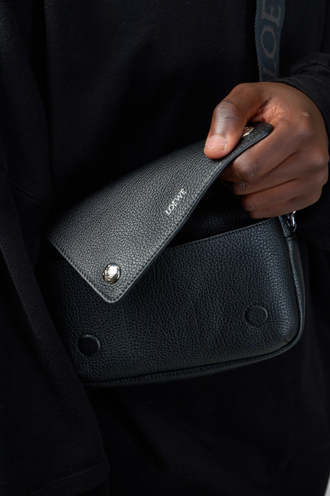 Small Pebble Messenger Bag