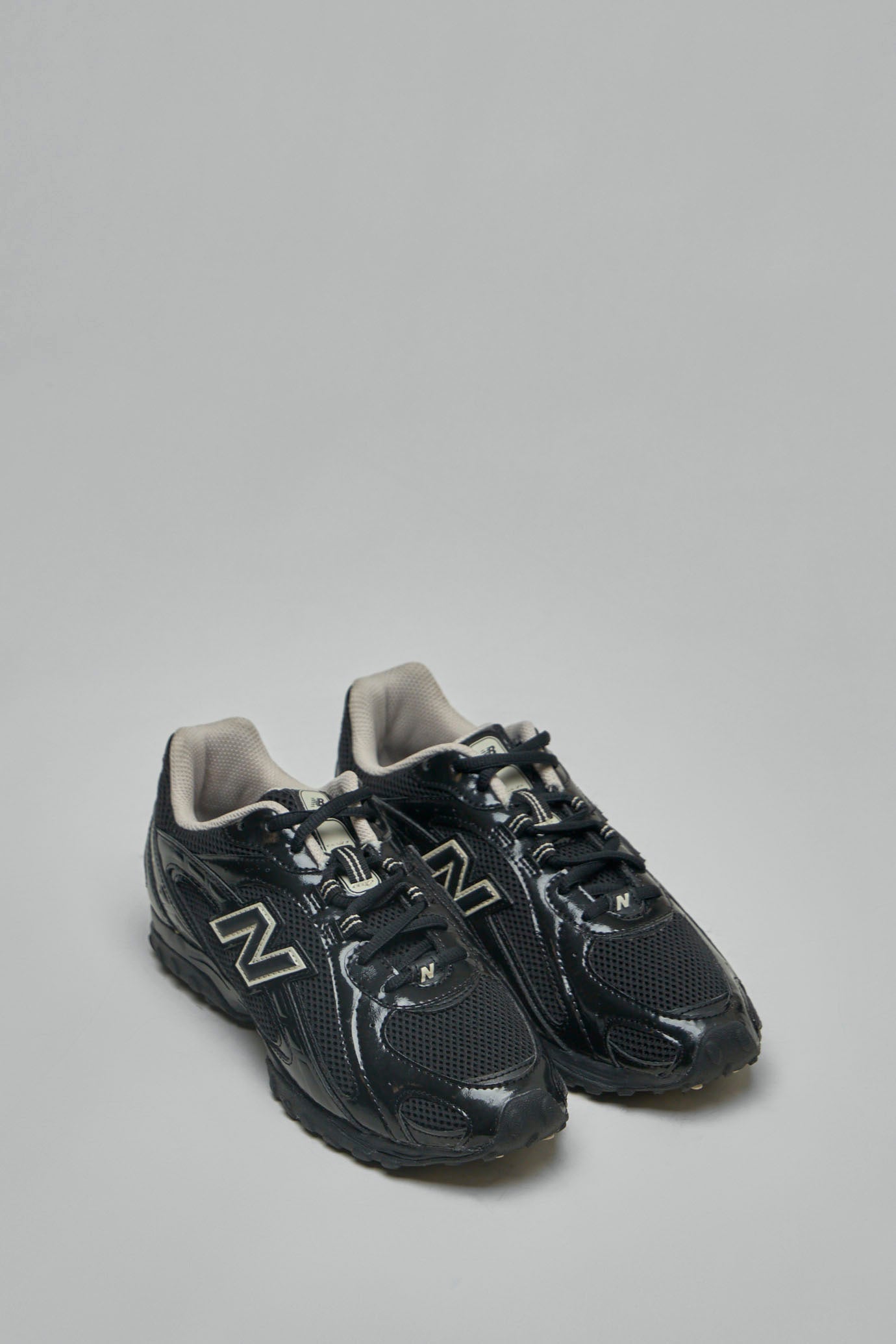 204L Low-Profile Running Sneaker