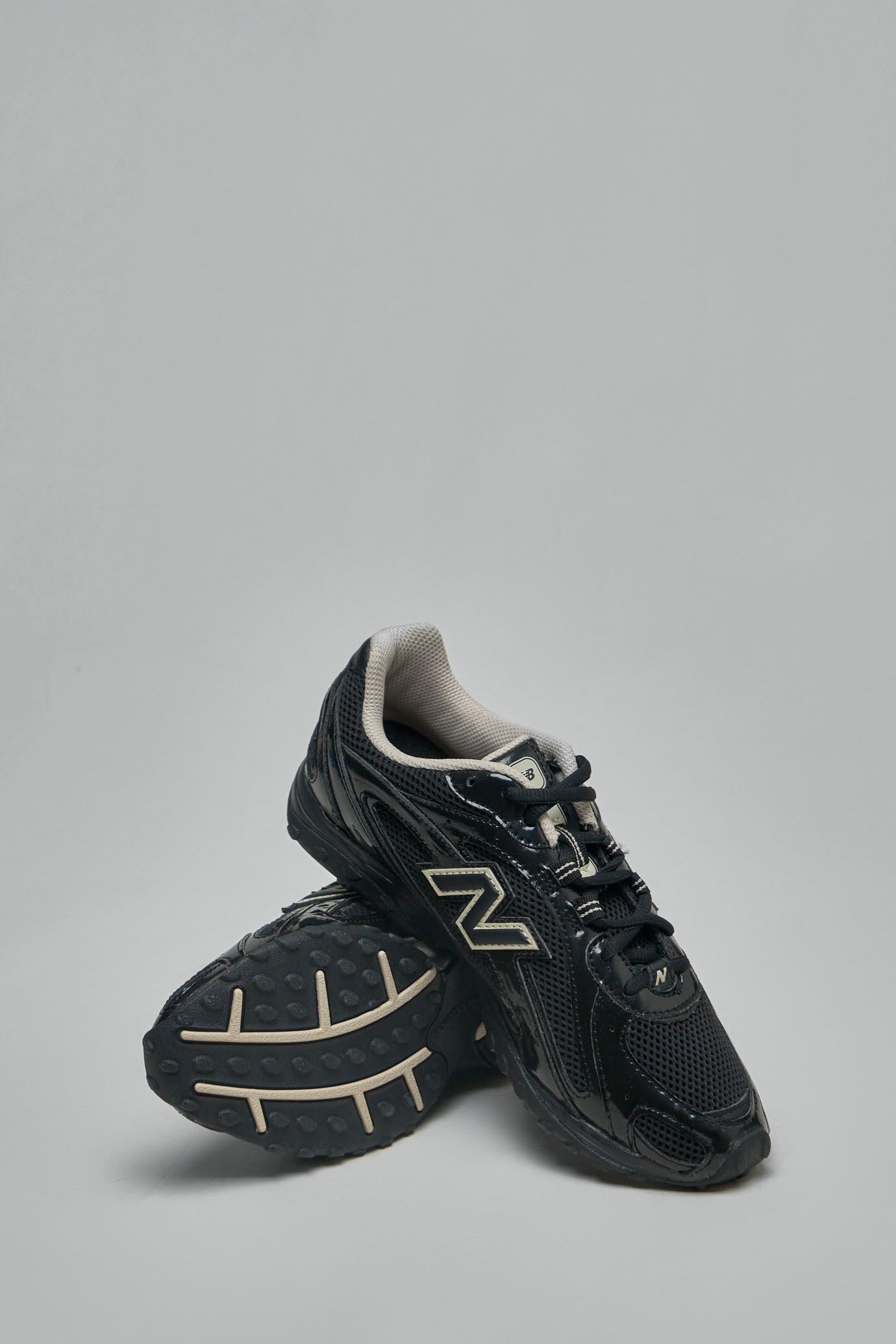 204L Low-Profile Running Sneaker