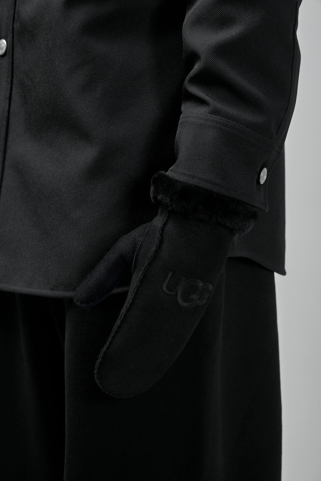 Sheepskin Embroider Mitten