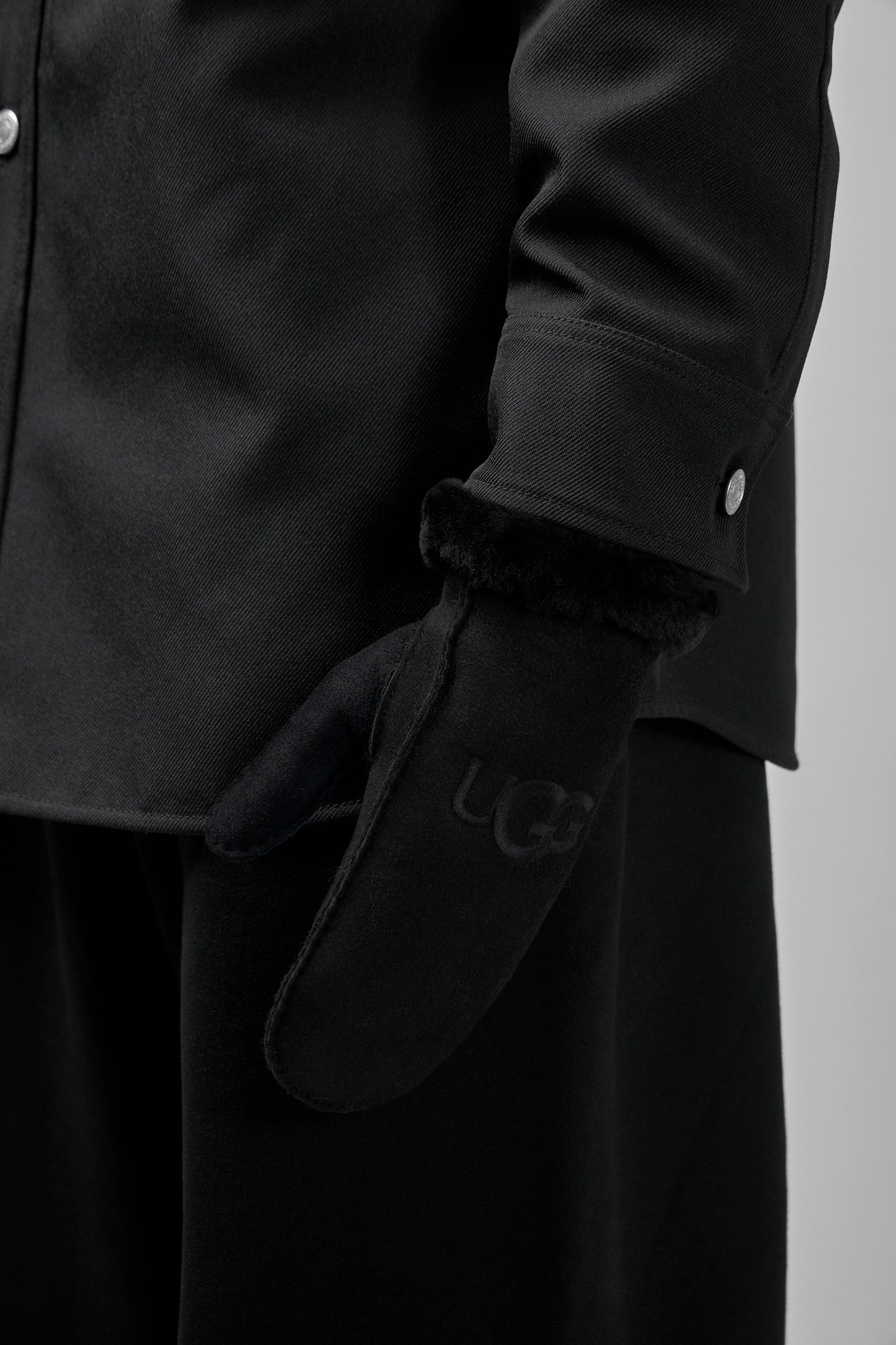 Sheepskin Embroider Mitten