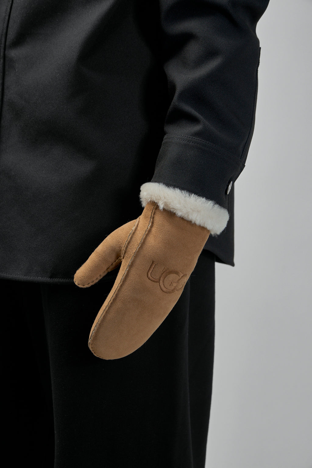 Sheepskin Embroider Mitten