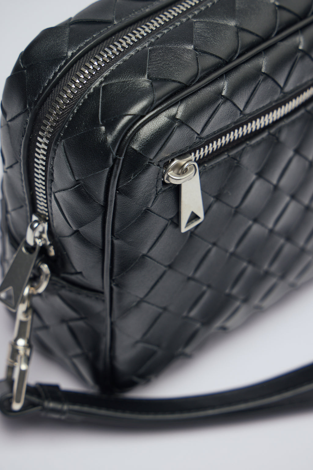Pouch in Intrecciato