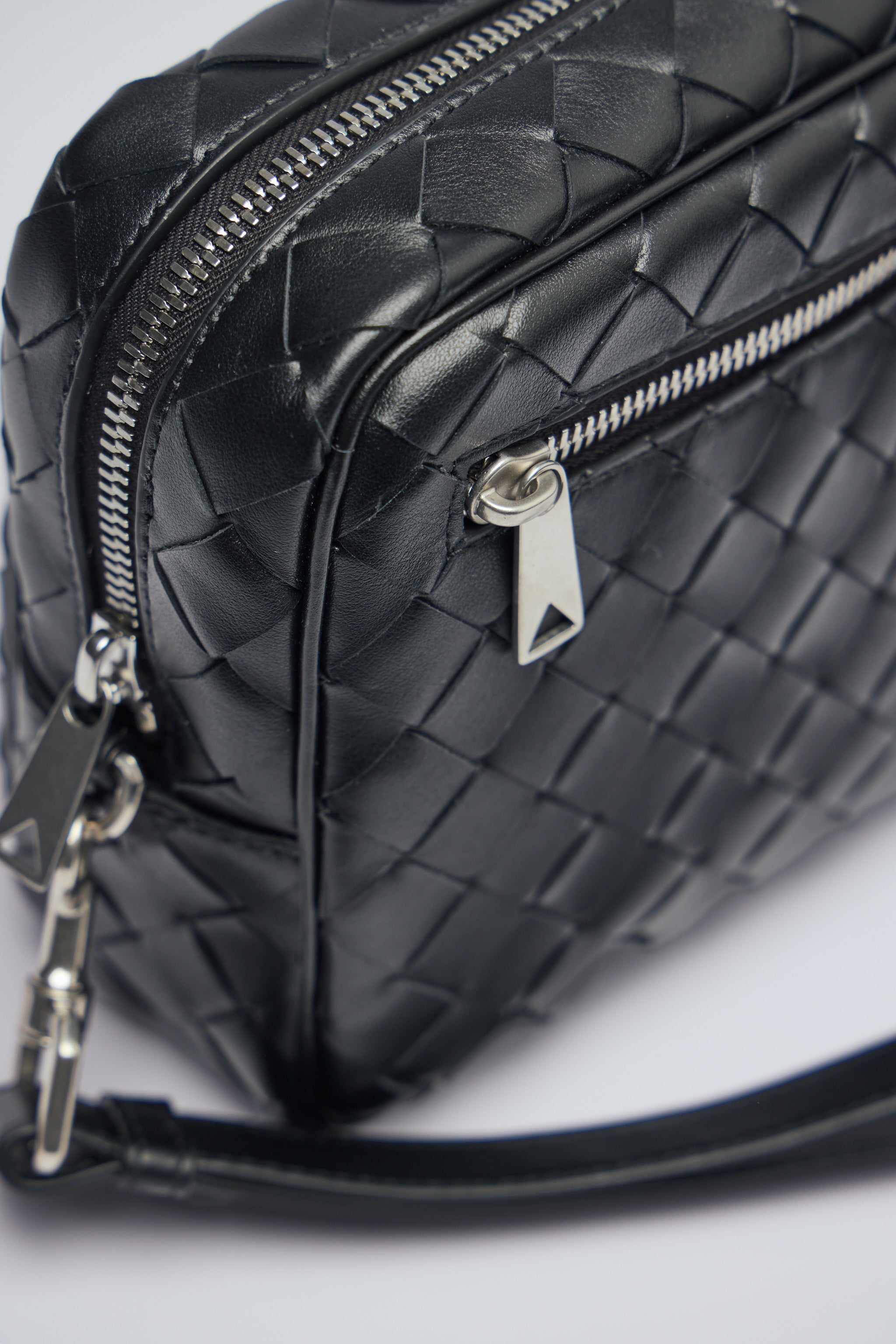 Pouch in Intrecciato