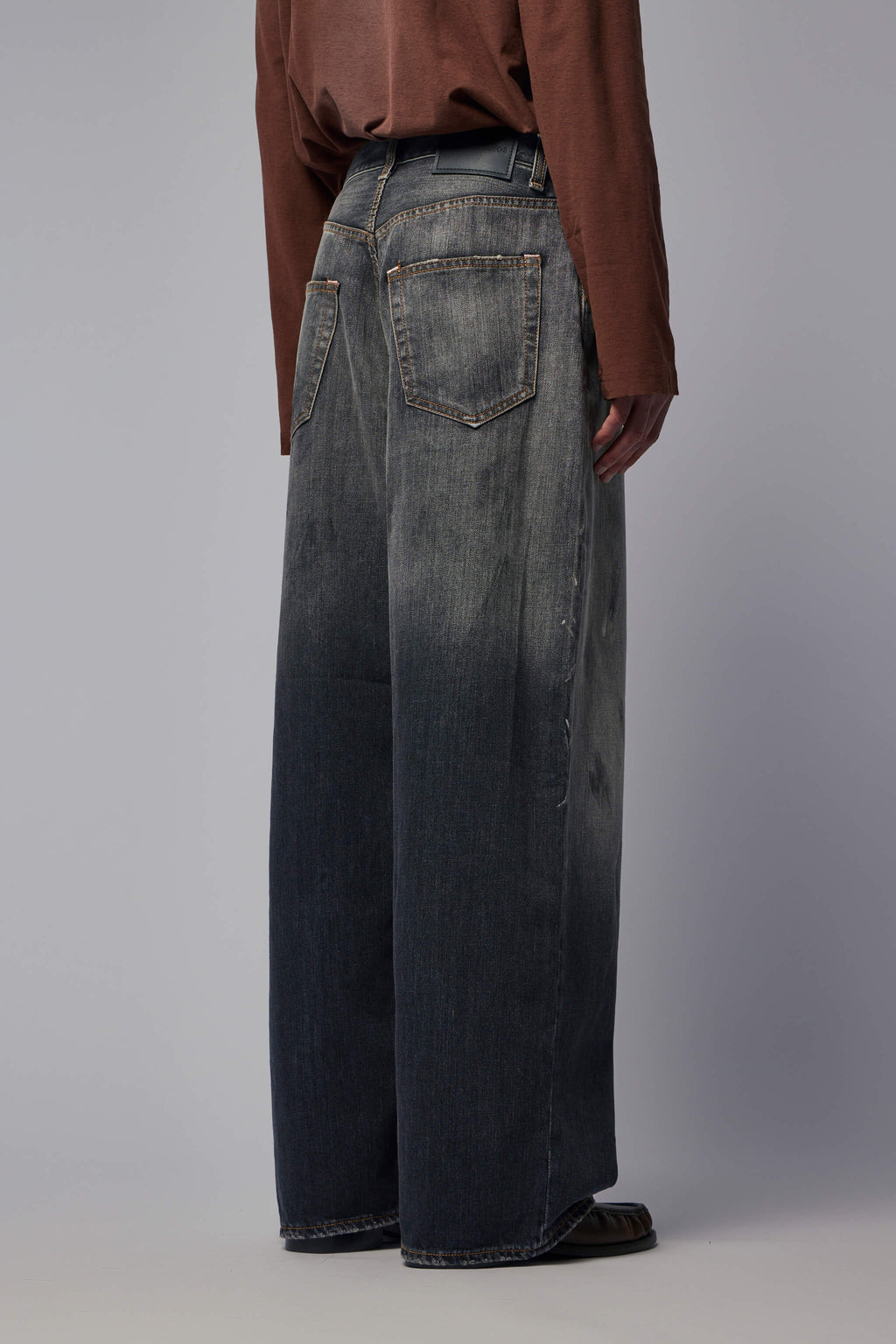 2023 U Black Trafalgar