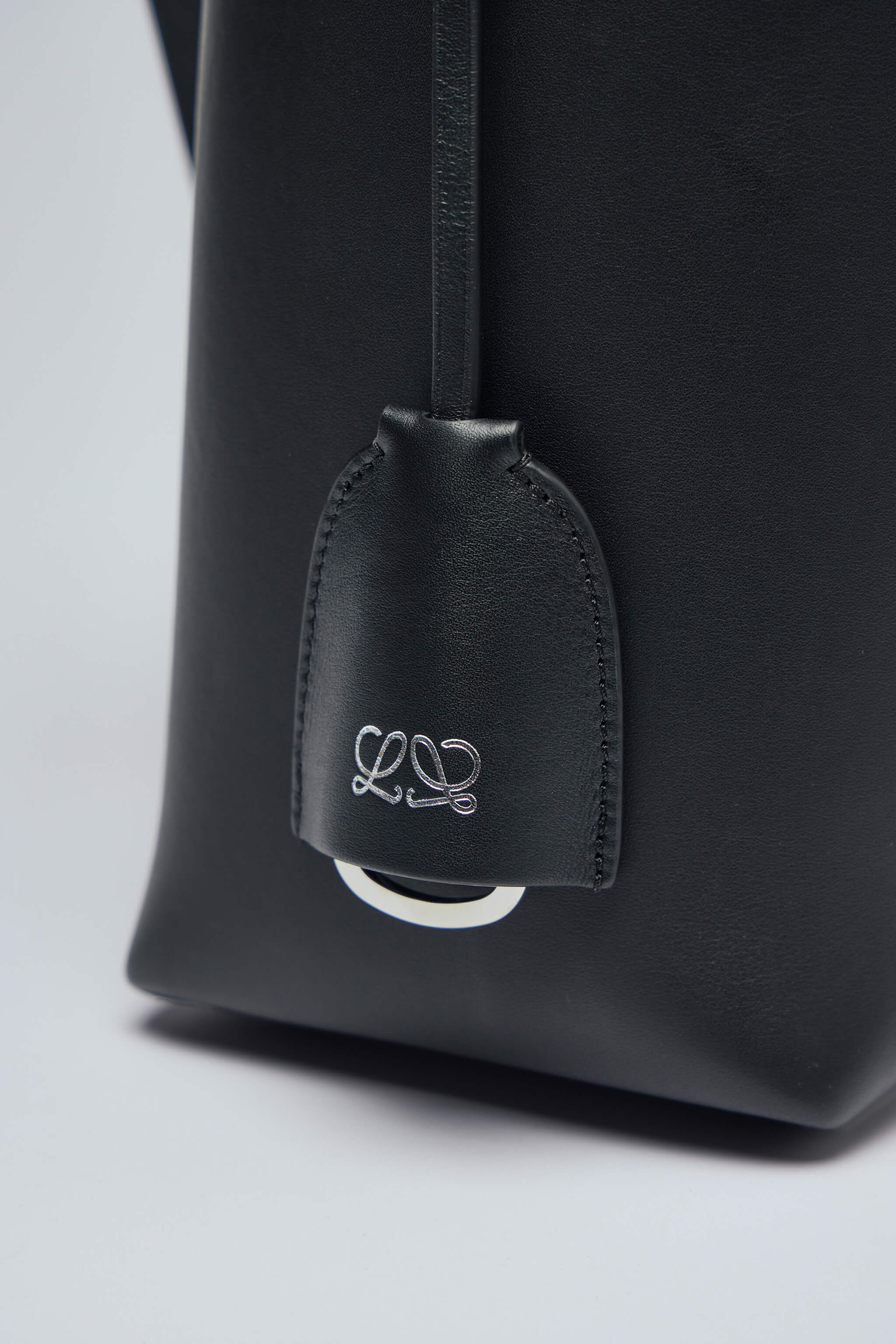 Bilbao Bucket Medium