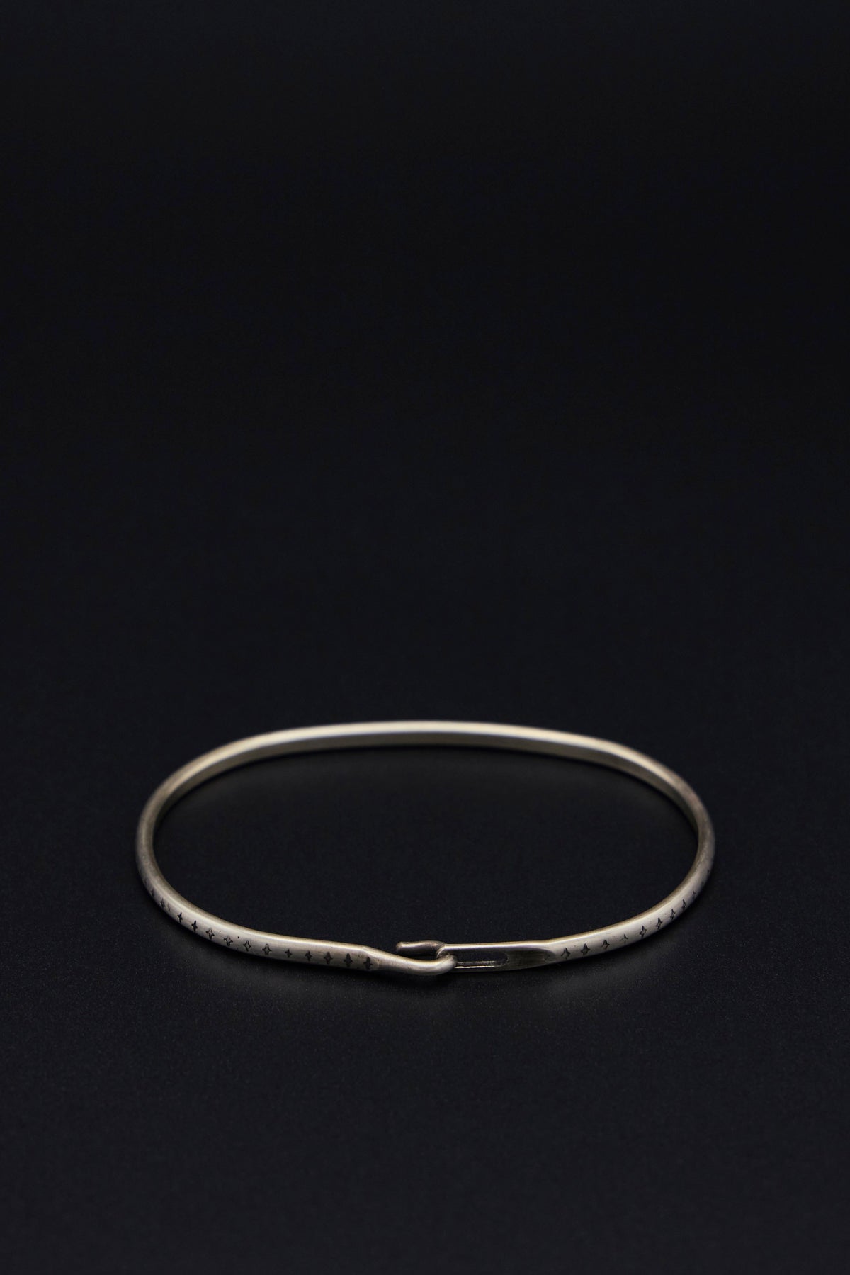 Bangle Hook Pattern