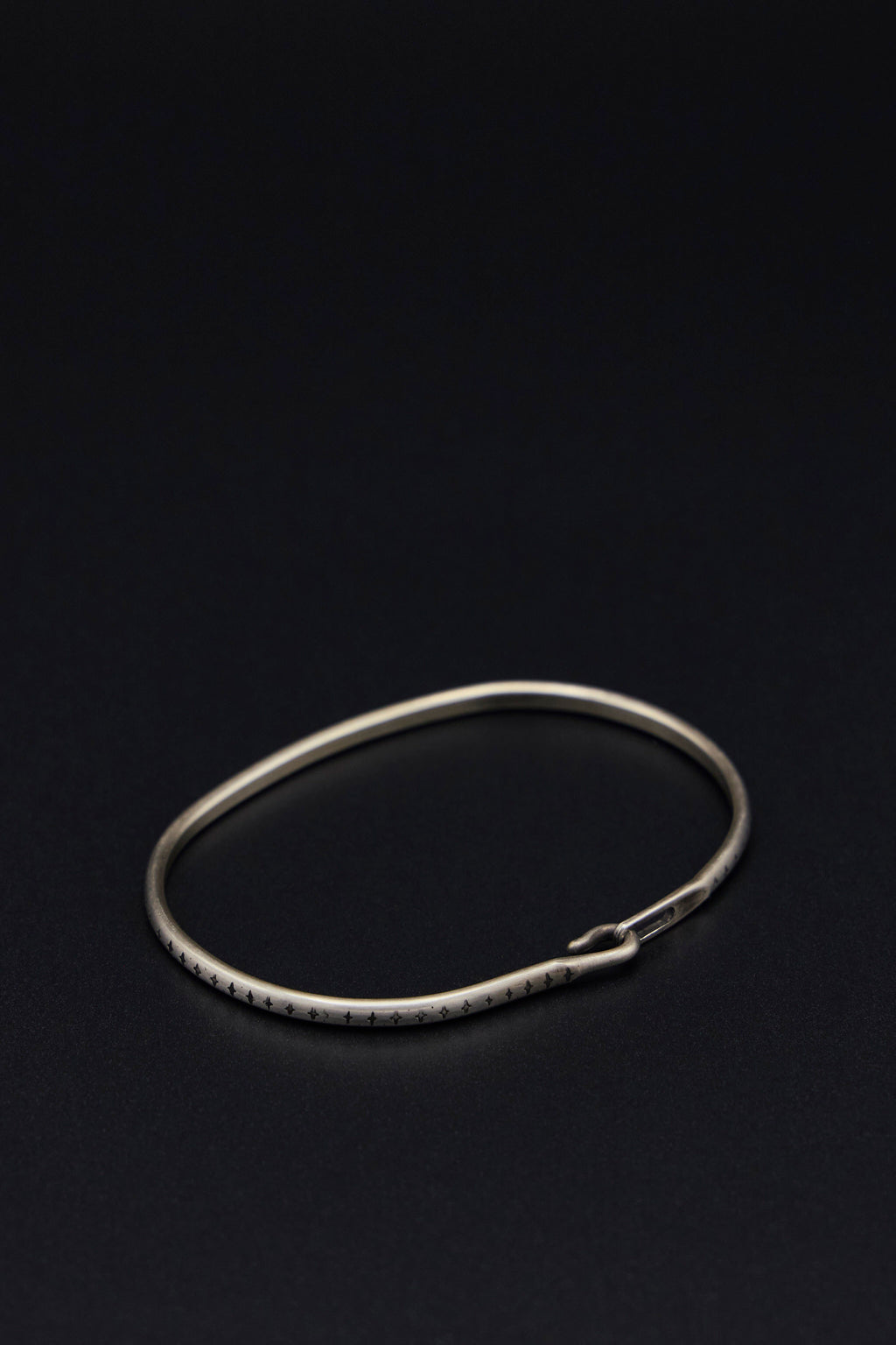 Bangle Hook Pattern