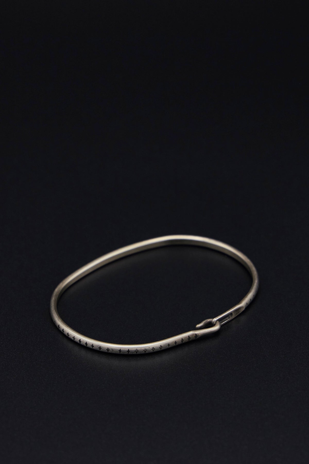 Bangle Hook Pattern