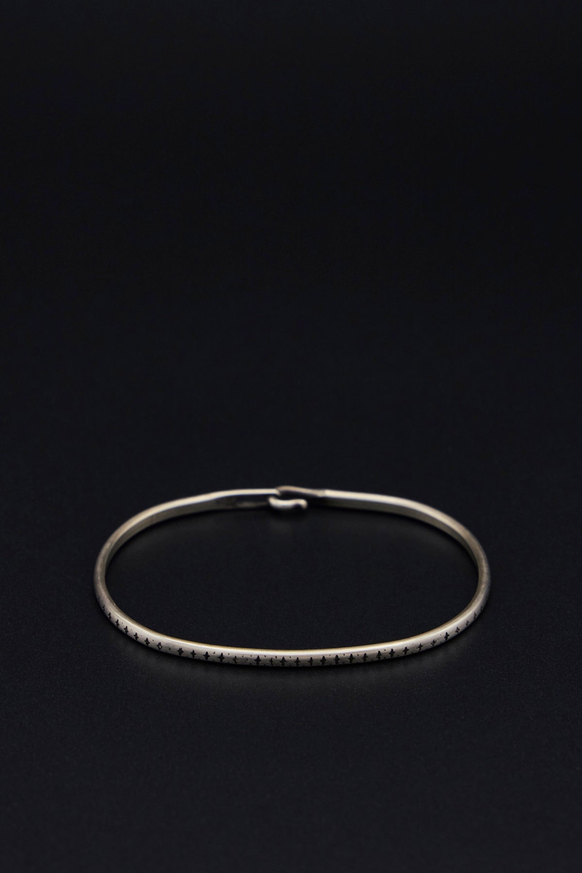 Bangle Hook Pattern
