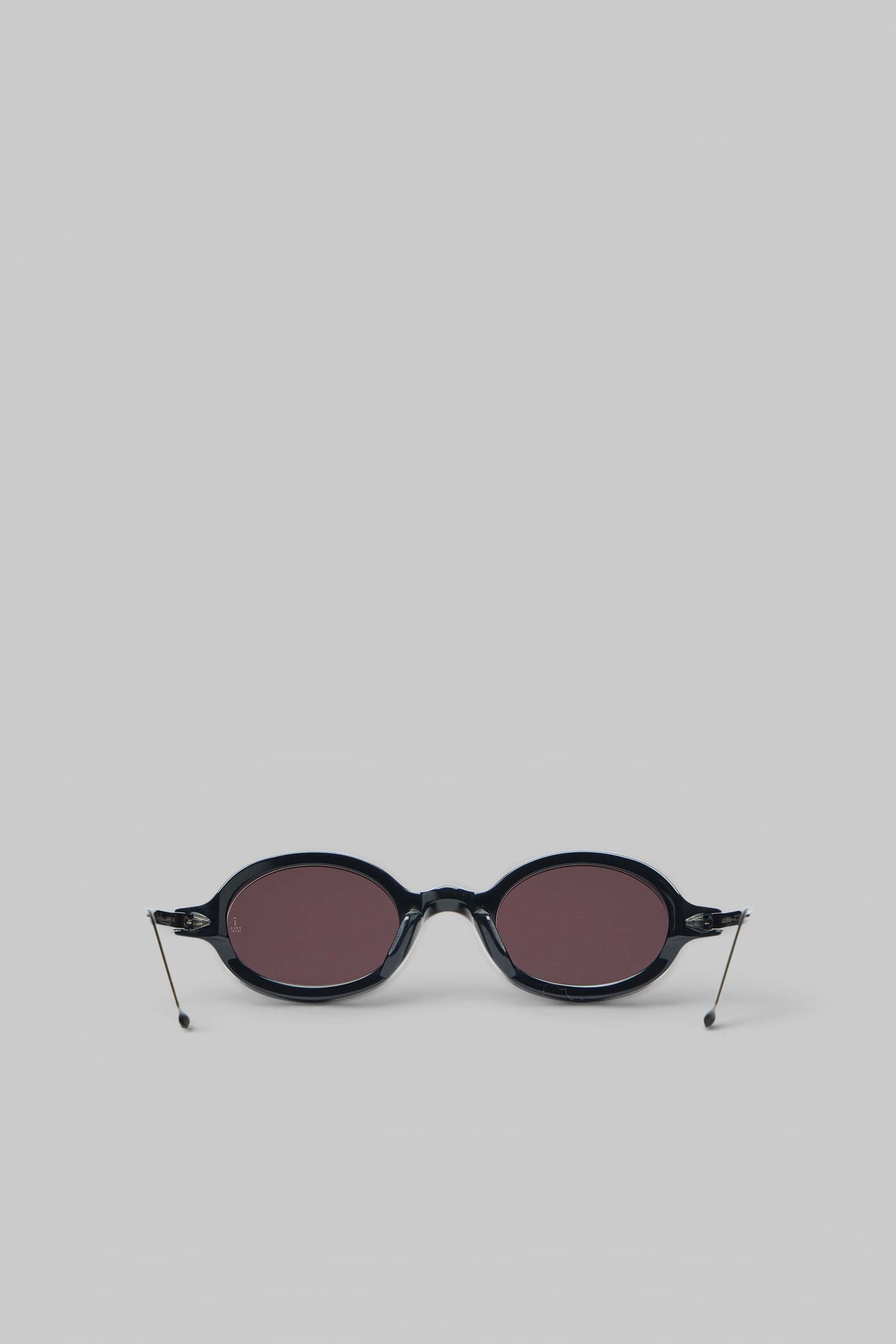 Side view showing sleek profile of plant-based acetate frame construction