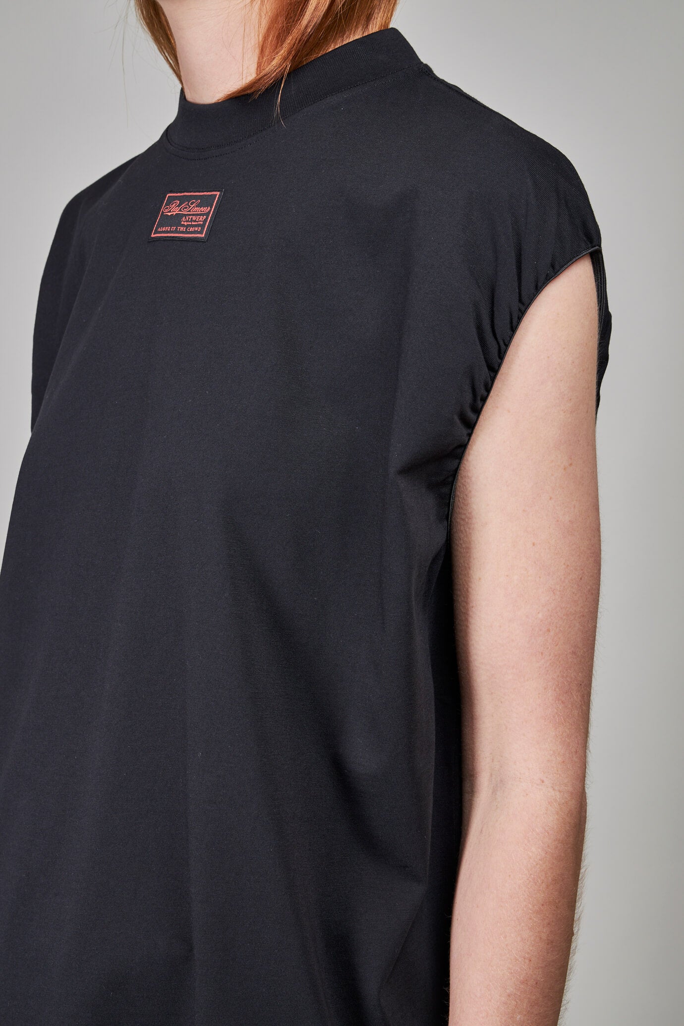Sleeveless T-shirt with Elastics and Label, black