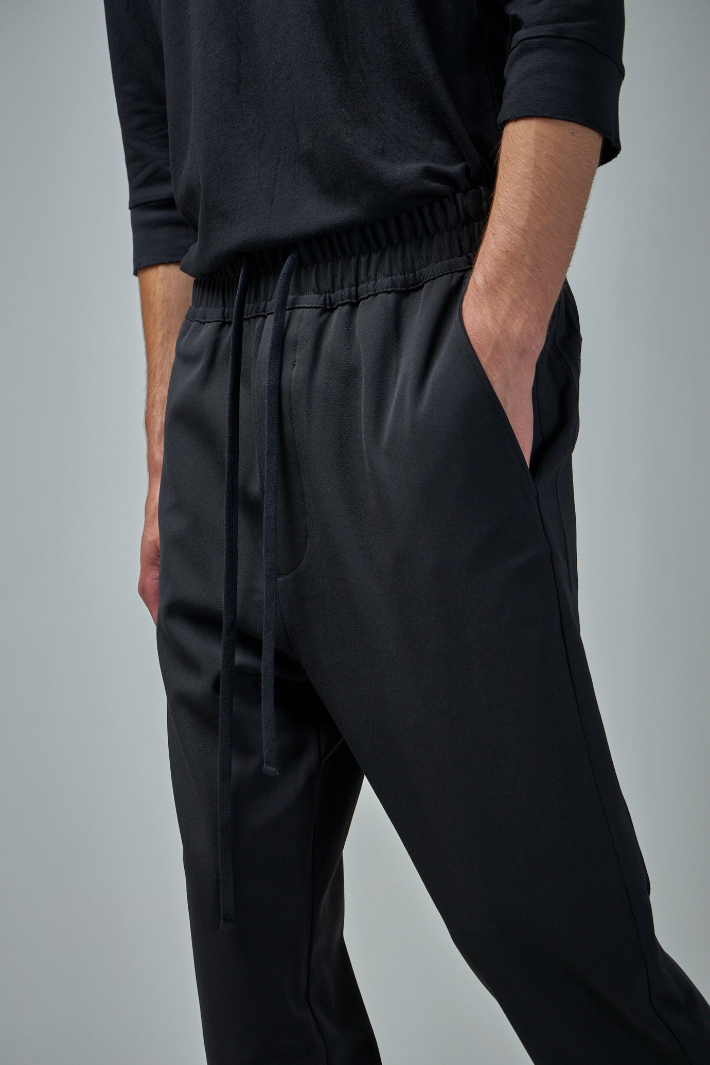 ISSEY MIYAKE MEN Wool Blend Pleats Pants (Trousers) Black 3