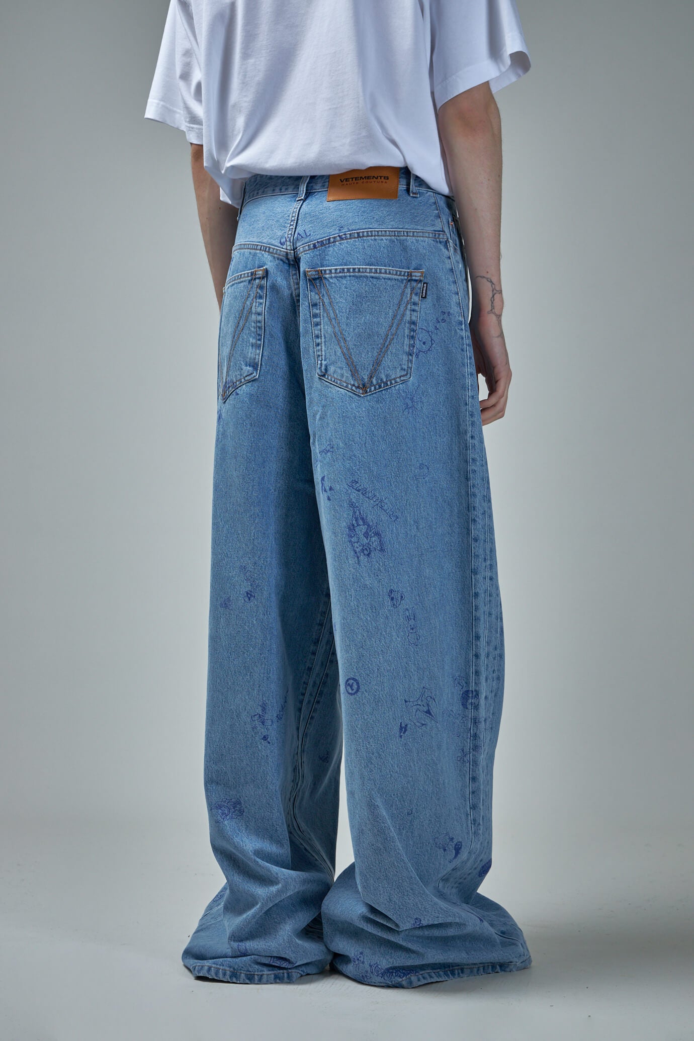 Vetements Scribbled Baggy Jeans – LABELS