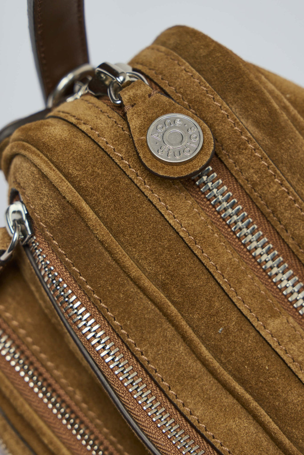 Acne Studios - Camero Party Suede V - LABELS - Model carrying Acne Studios Camero Party Suede V shoulder bag demonstrating size and fit
