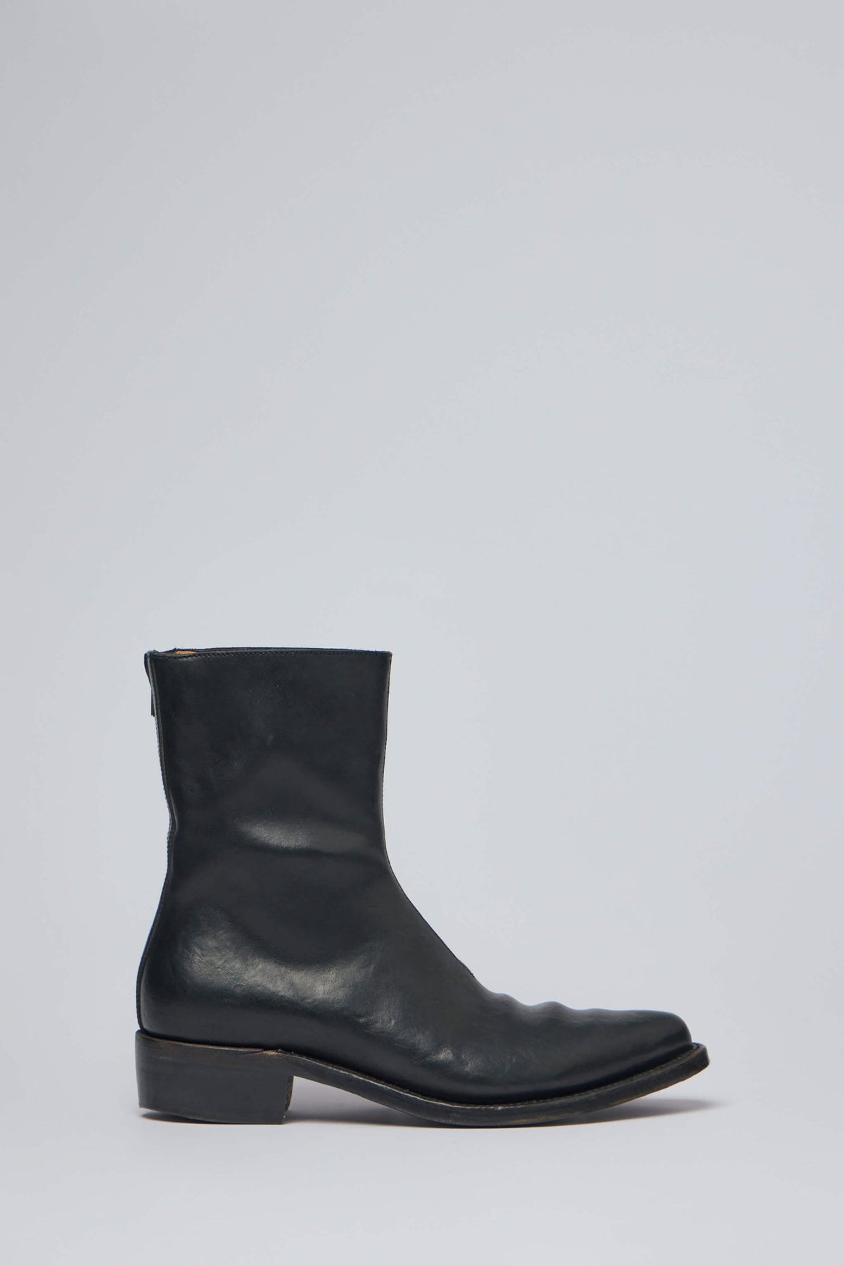 Adicianno Veventitre A1923 boots in black leather with side zipper closure