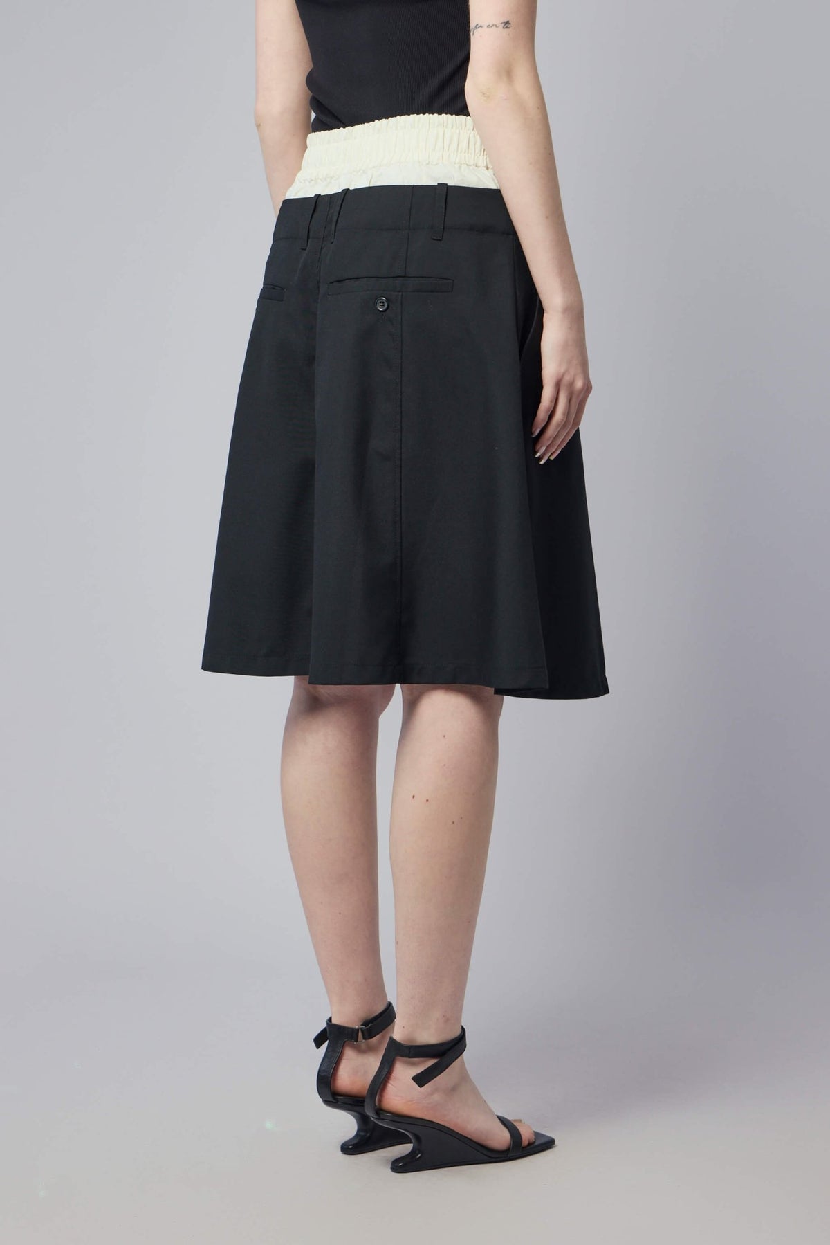 Styling detail of kilt waistband and construction