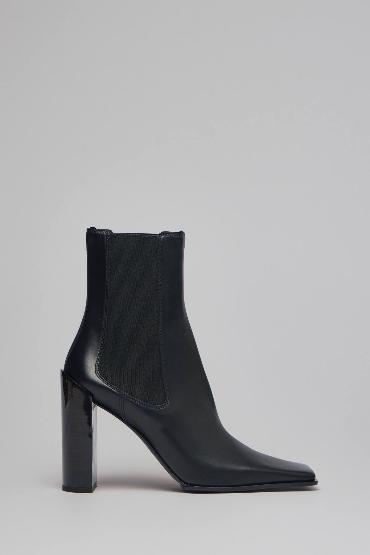 Alaïa boots in black leather with block heel and elastic side panels