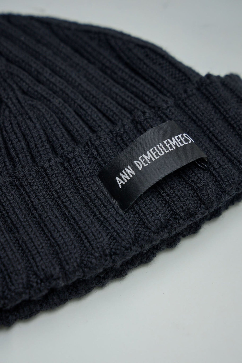 Ann Demeulemeester - Hastert Beanie Low Twisted Merino - LABELS