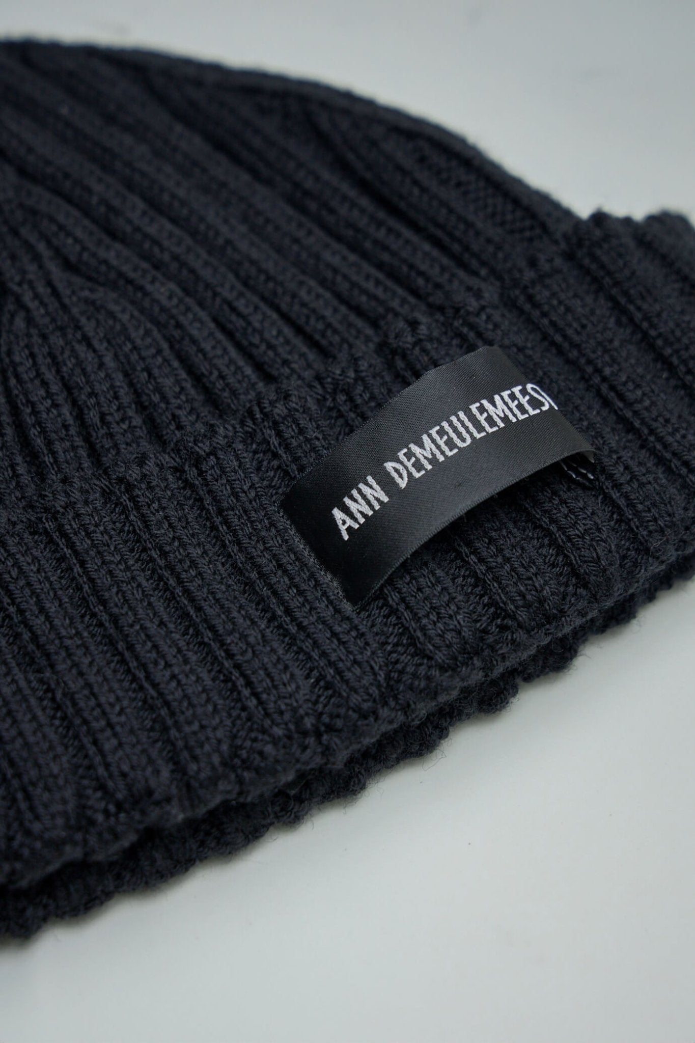 Ann Demeulemeester - Hastert Beanie Low Twisted Merino - LABELS