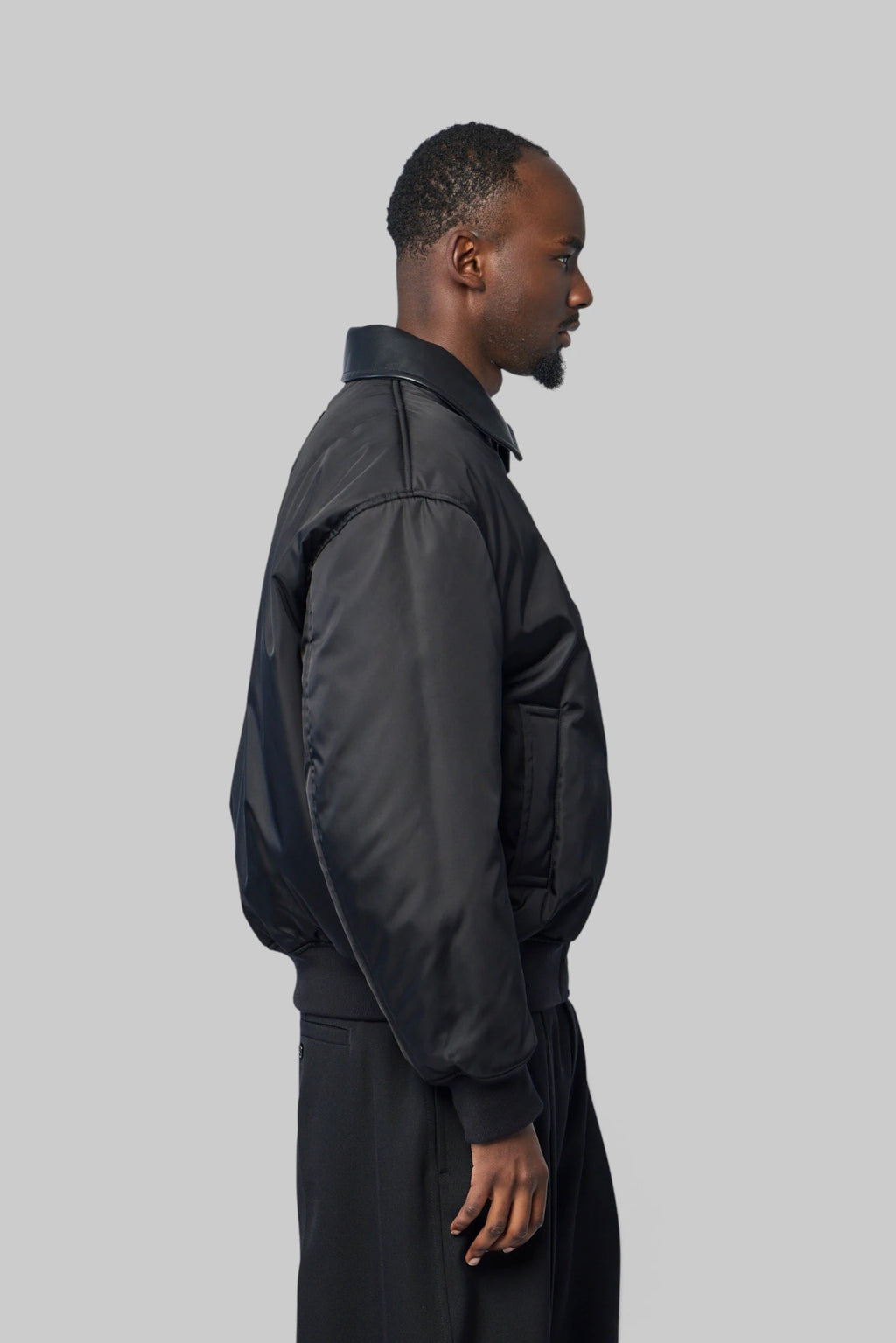 Balenciaga - Cocoon Bomber | A009J9T UO21/100 0 | BLACK - LABELS