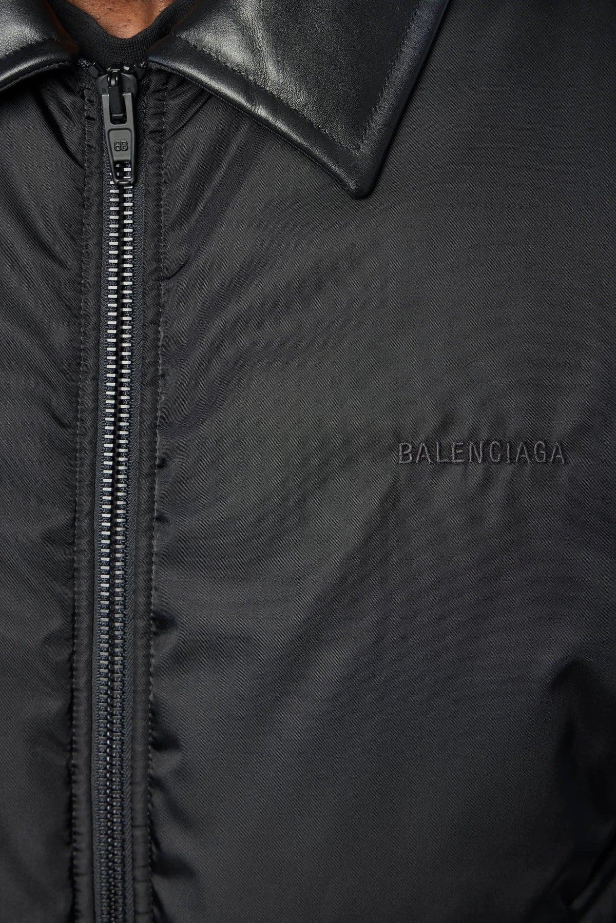Balenciaga - Cocoon Bomber | A009J9T UO21/100 0 | BLACK - LABELS