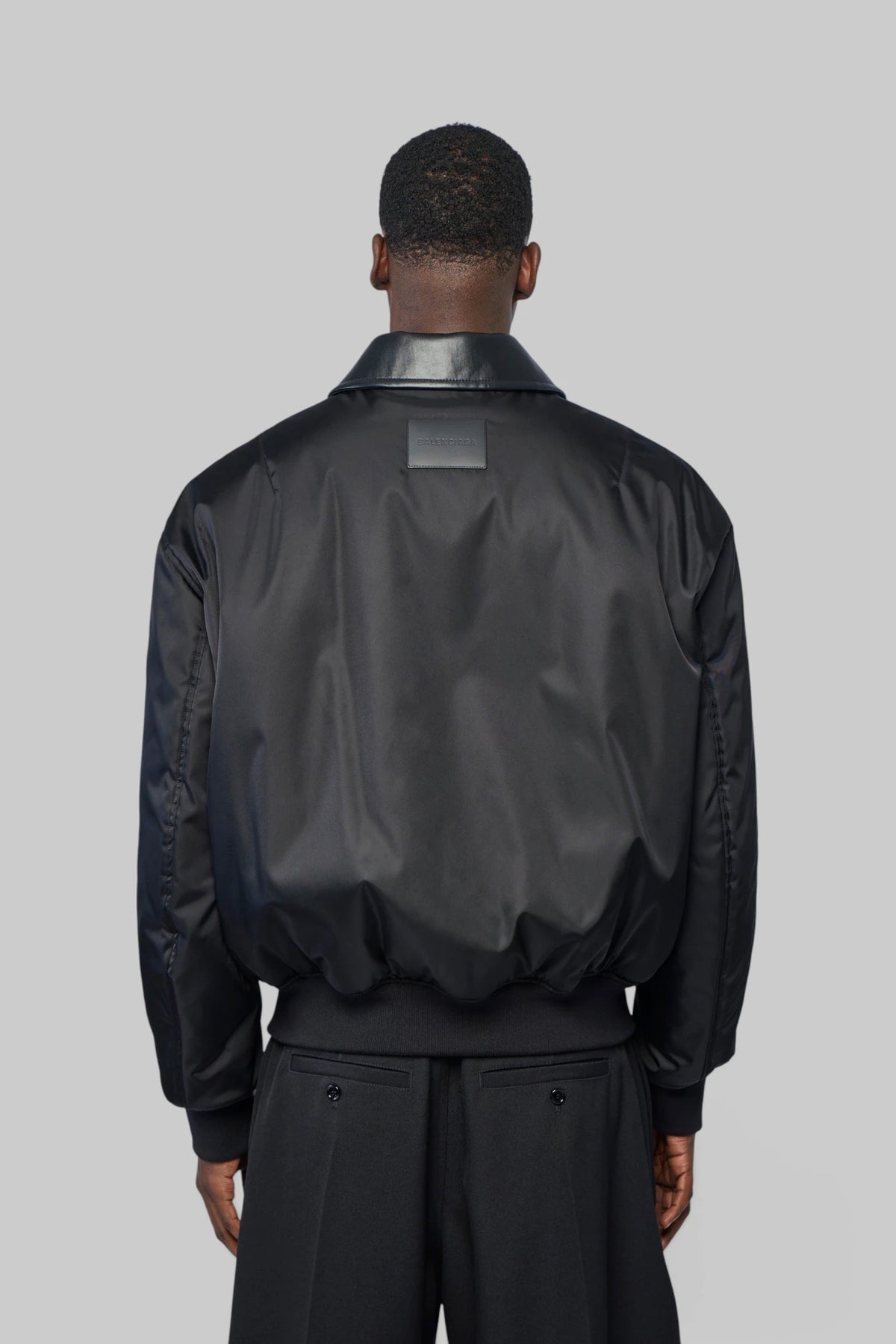 Balenciaga - Cocoon Bomber | A009J9T UO21/100 0 | BLACK - LABELS