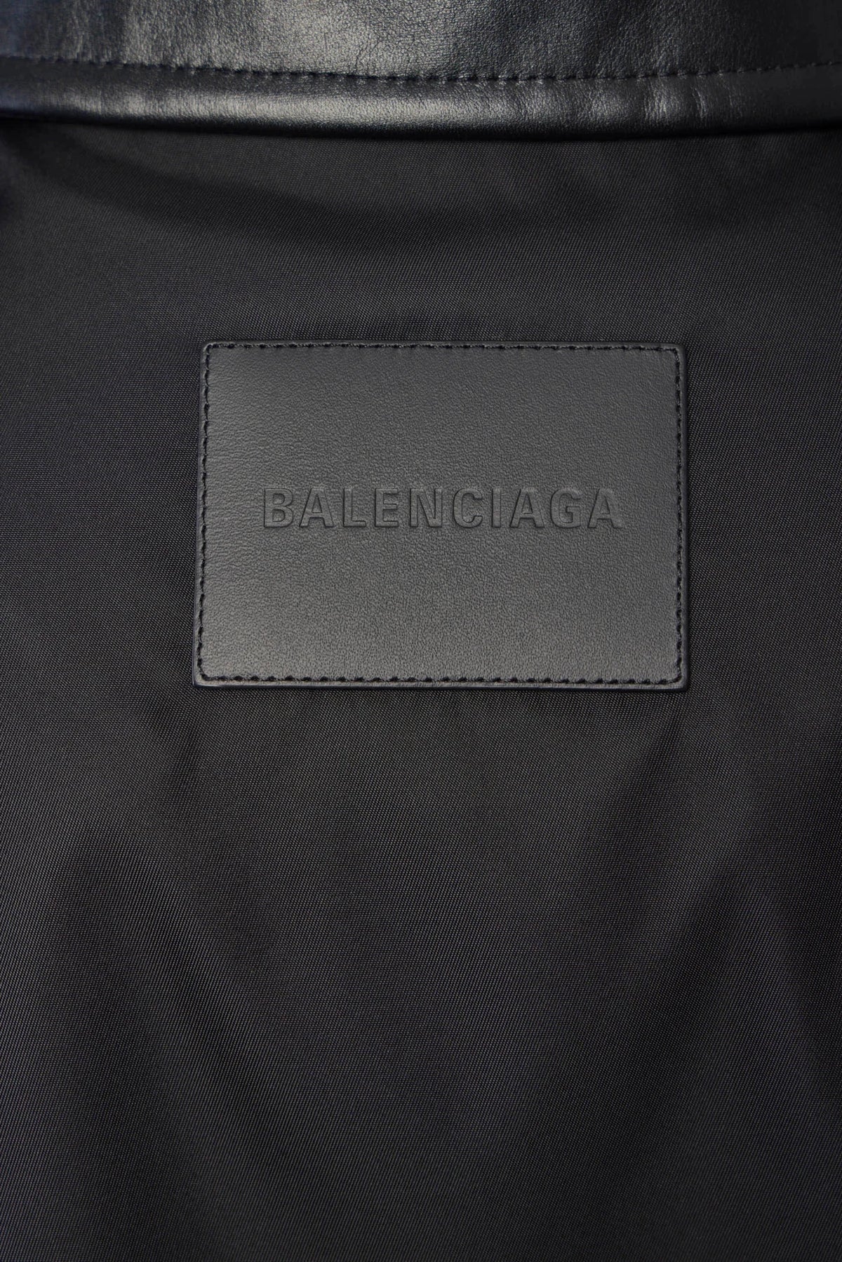 Balenciaga - Cocoon Bomber | A009J9T UO21/100 0 | BLACK - LABELS