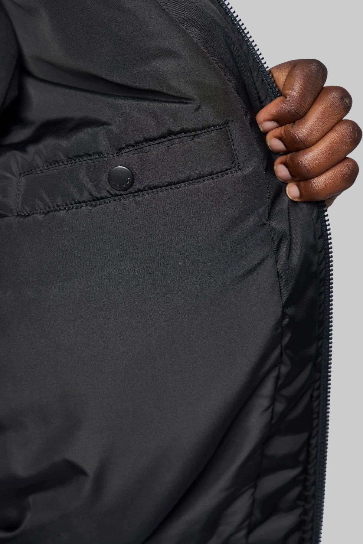 Balenciaga - Cocoon Bomber | A009J9T UO21/100 0 | BLACK - LABELS