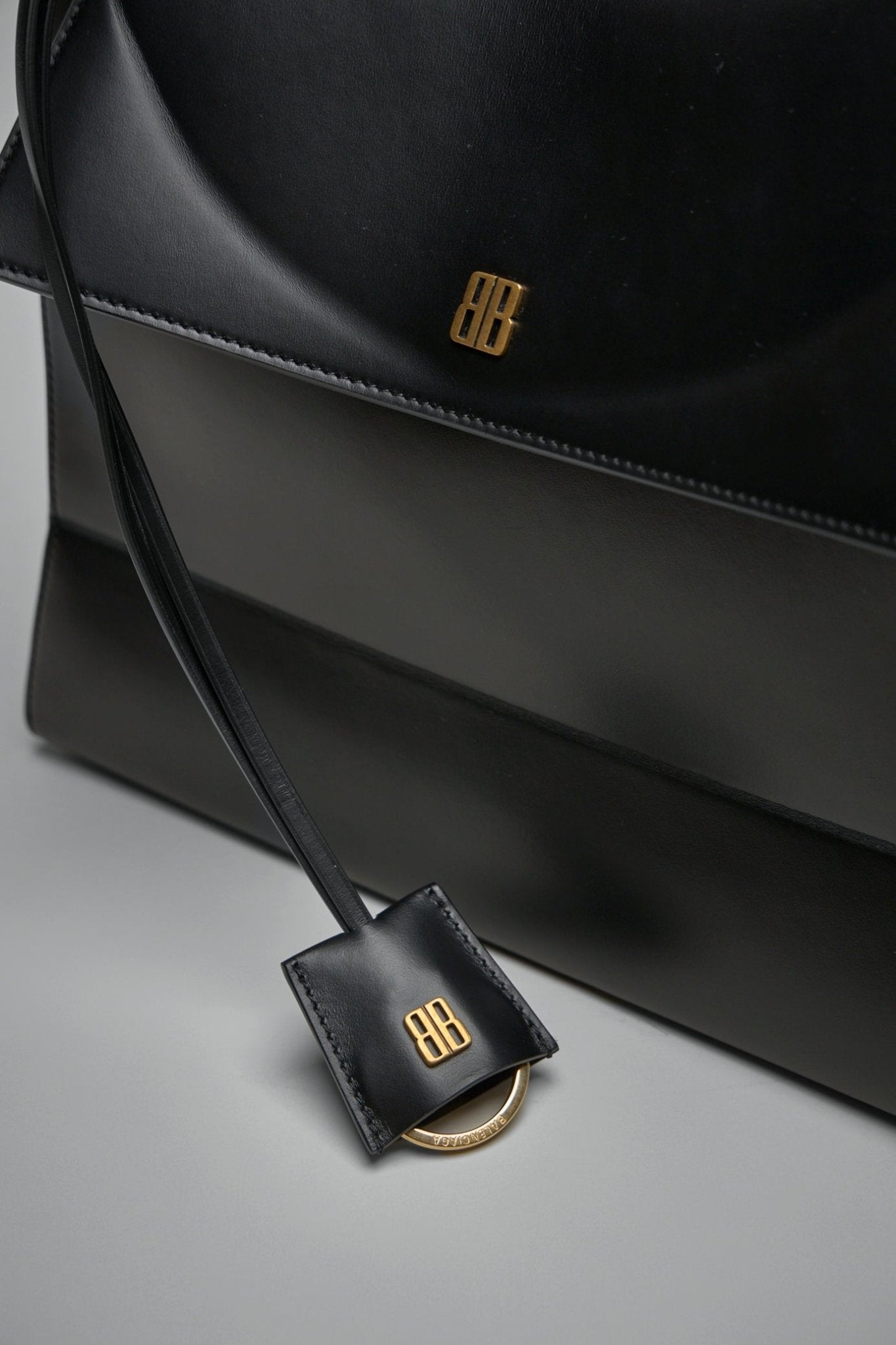 Balenciaga - Nano Handbag Medium - LABELS