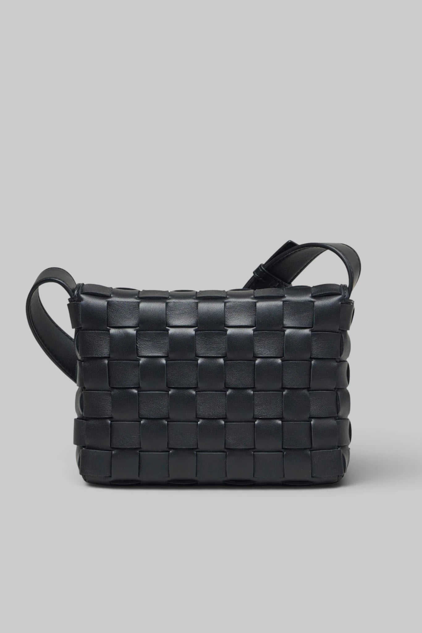 Interior compartment view of Bottega Veneta Intr.20 Ortogonale bag