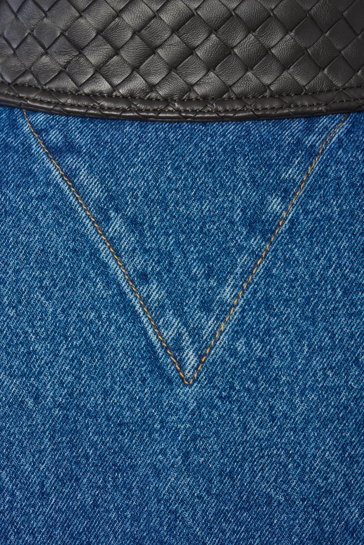 Bottega Veneta - MEDIUM INDIG WASH DENIM JACKET | 873081V6 9P0/4300 | MID BLUE - LABELS