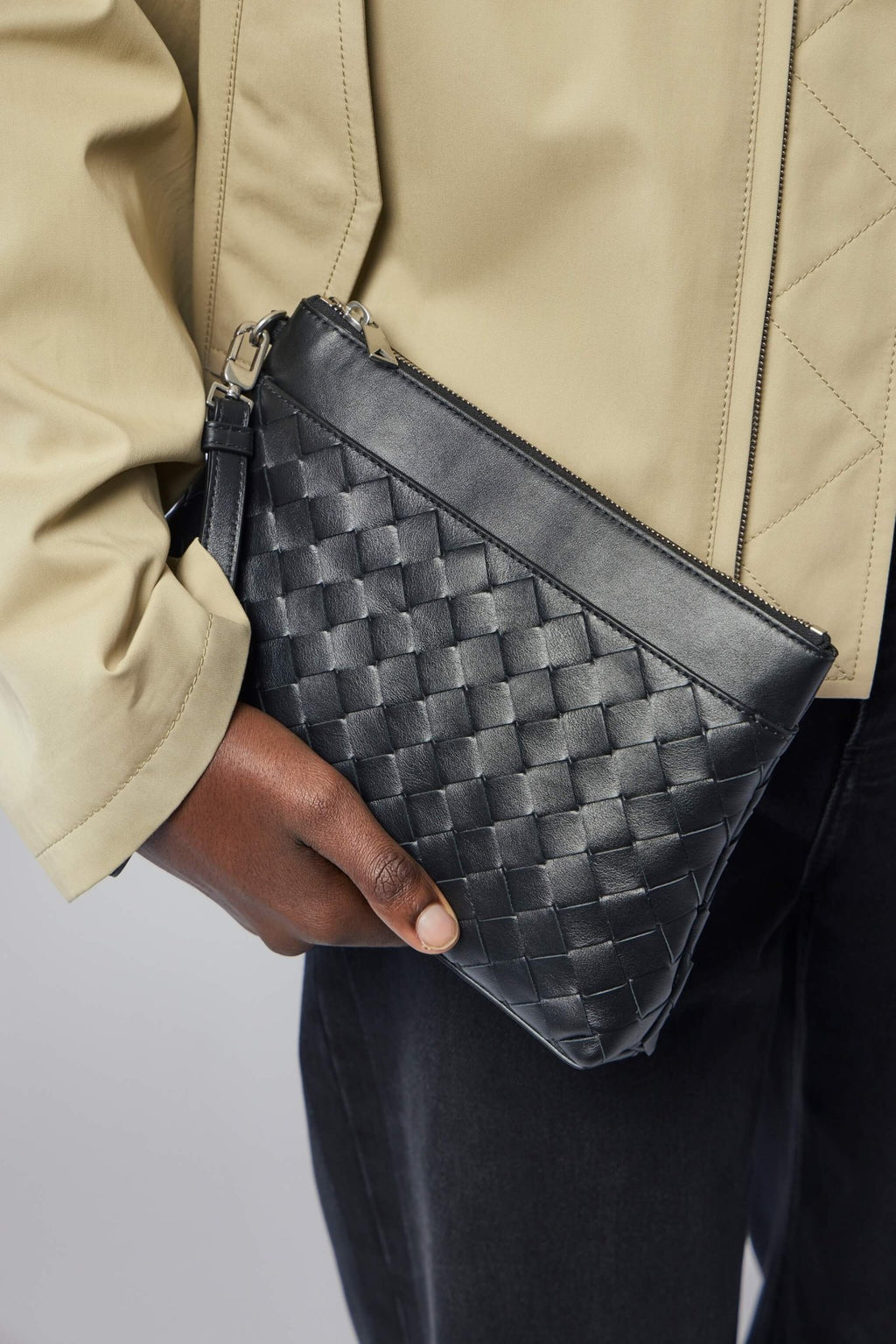 Bottega Veneta - Pouch Avenue Intr. 15 - LABELS