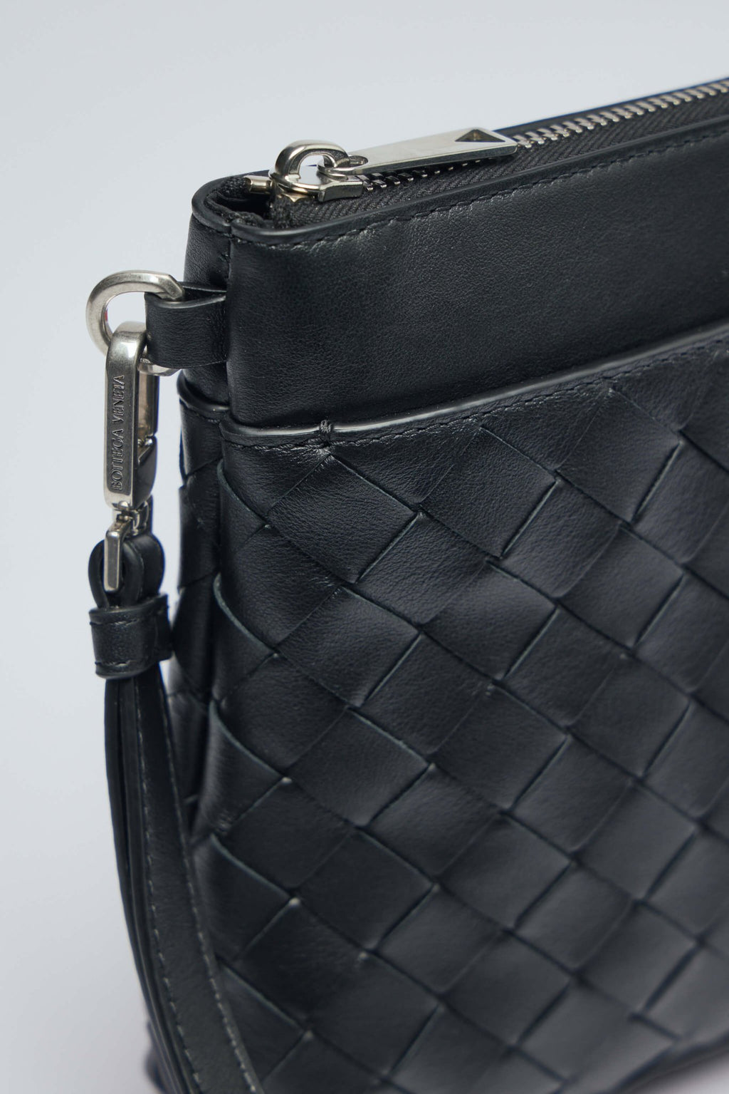 Bottega Veneta - Pouch Avenue Intr. 15 - LABELS