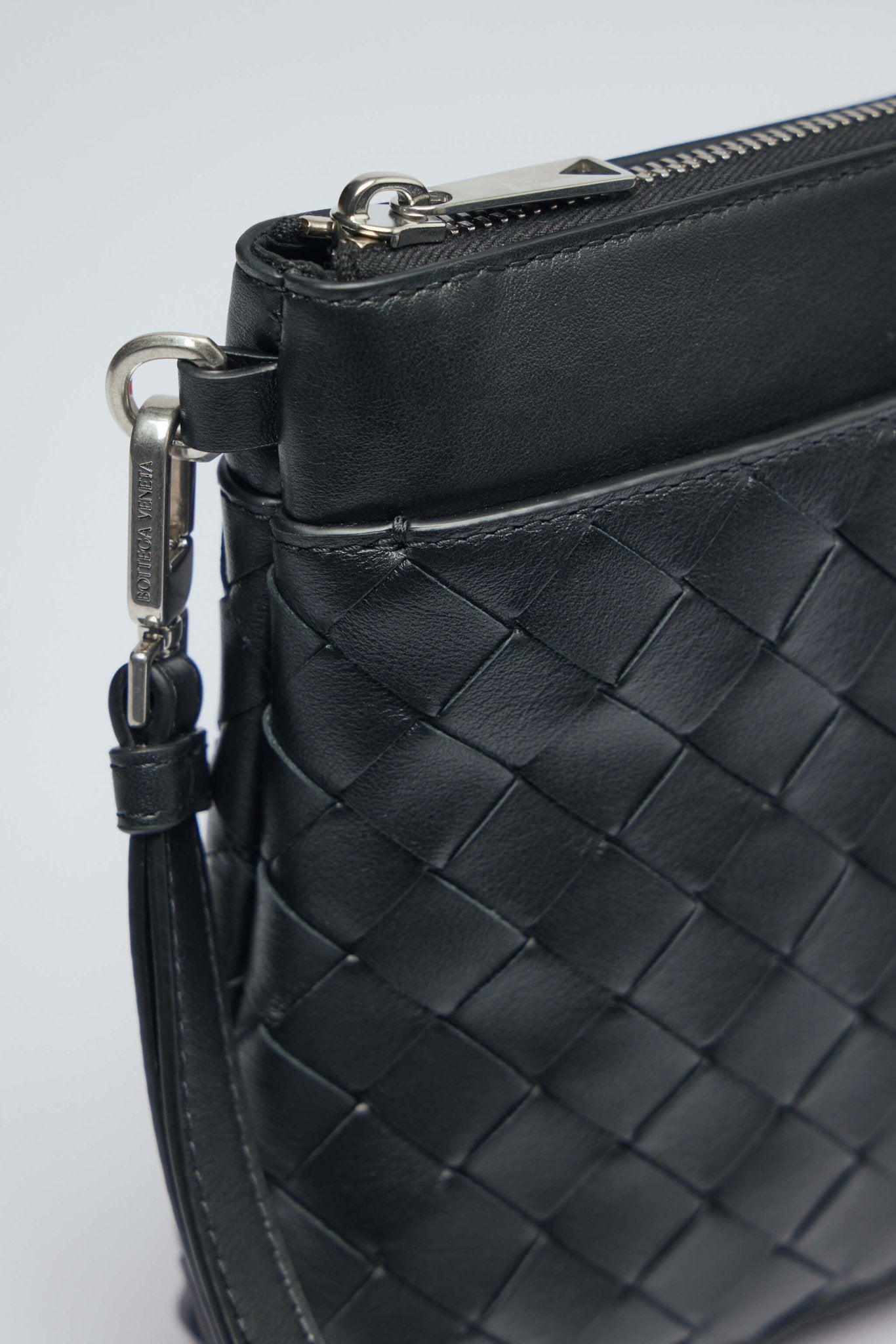 Bottega Veneta - Pouch Avenue Intr. 15 - LABELS