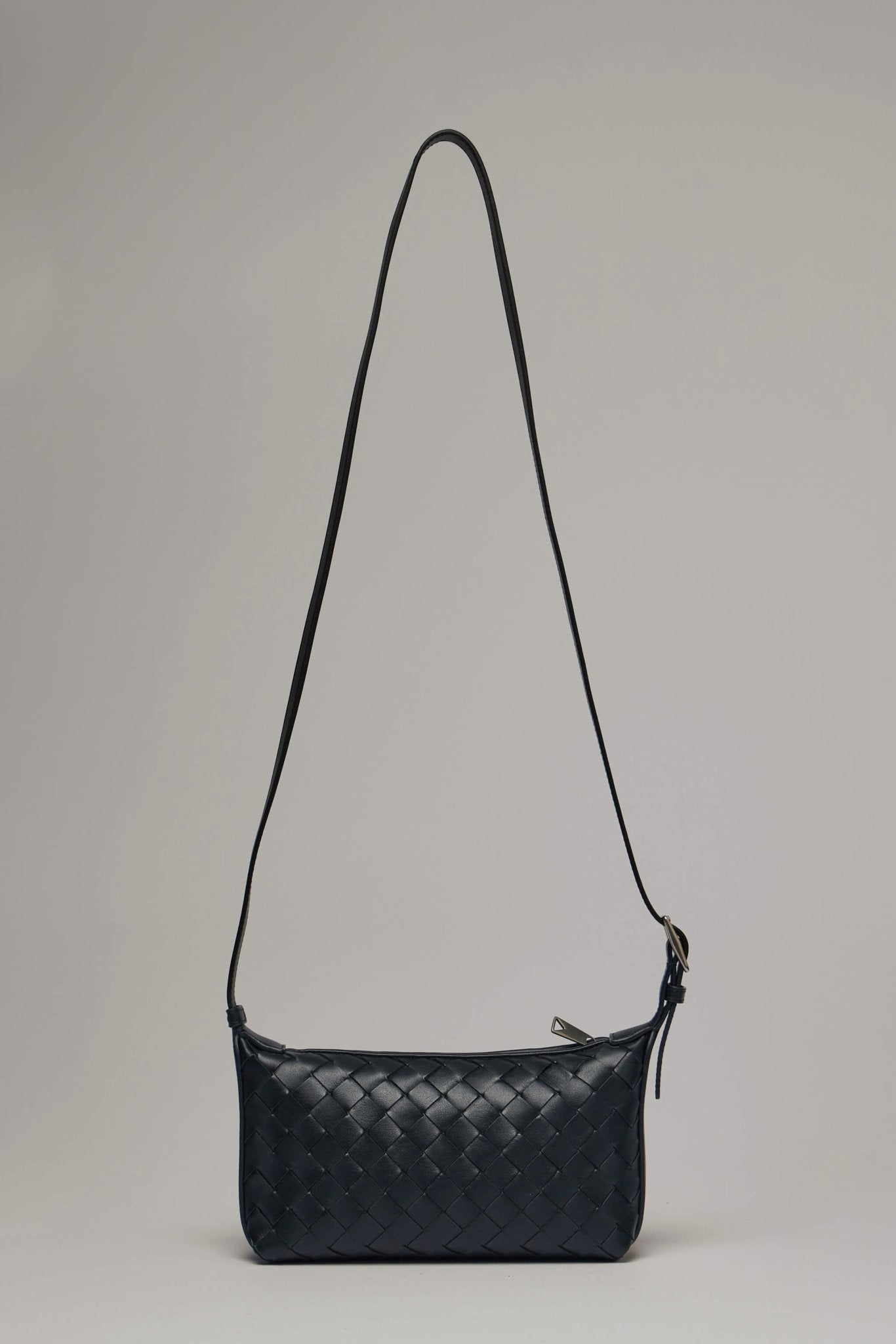 Bottega Veneta - Pouch Avenue Intreccio 15 - LABELS