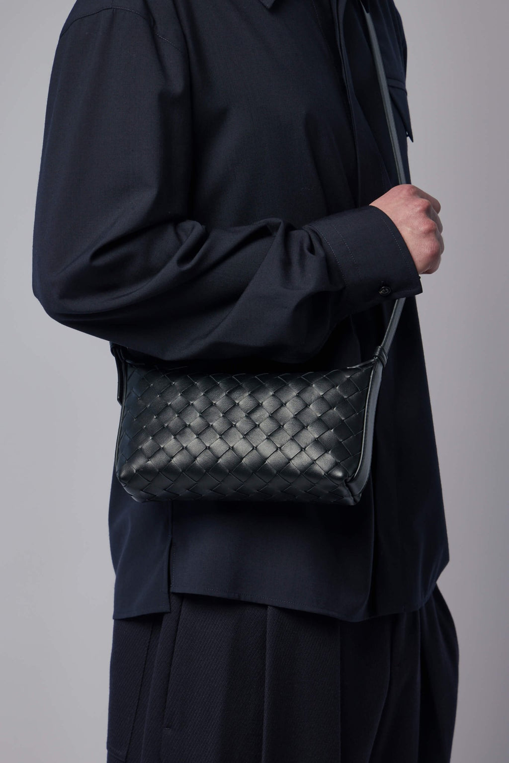 Bottega Veneta - Pouch Avenue Intreccio 15 - LABELS