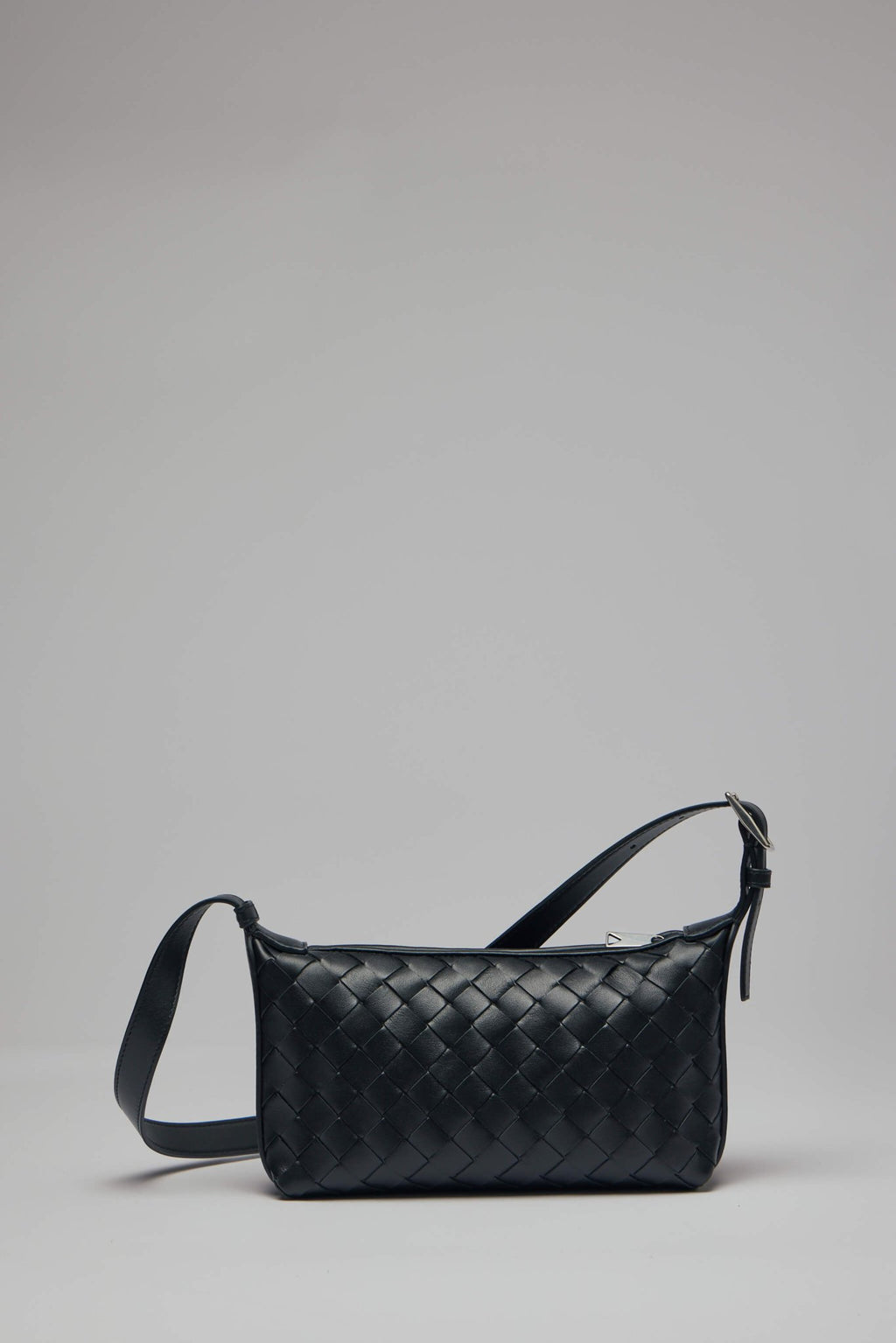 Bottega Veneta - Pouch Avenue Intreccio 15 - LABELS