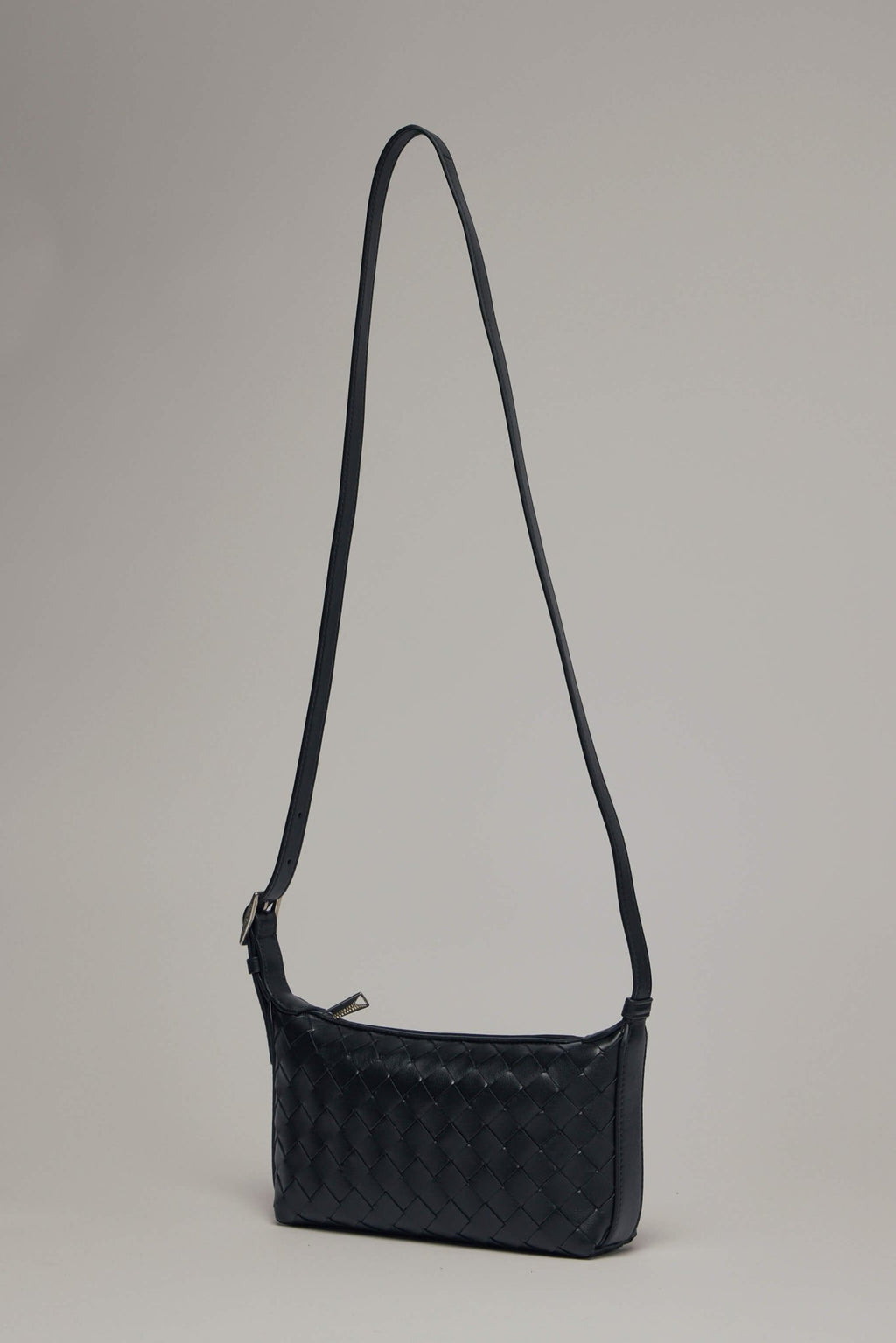 Bottega Veneta - Pouch Avenue Intreccio 15 - LABELS