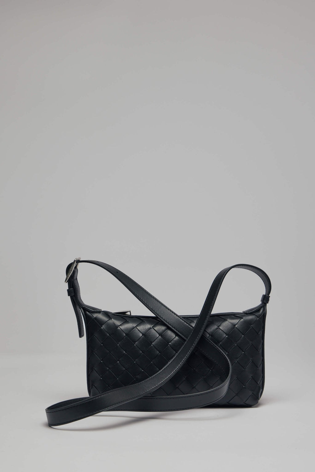 Bottega Veneta - Pouch Avenue Intreccio 15 - LABELS