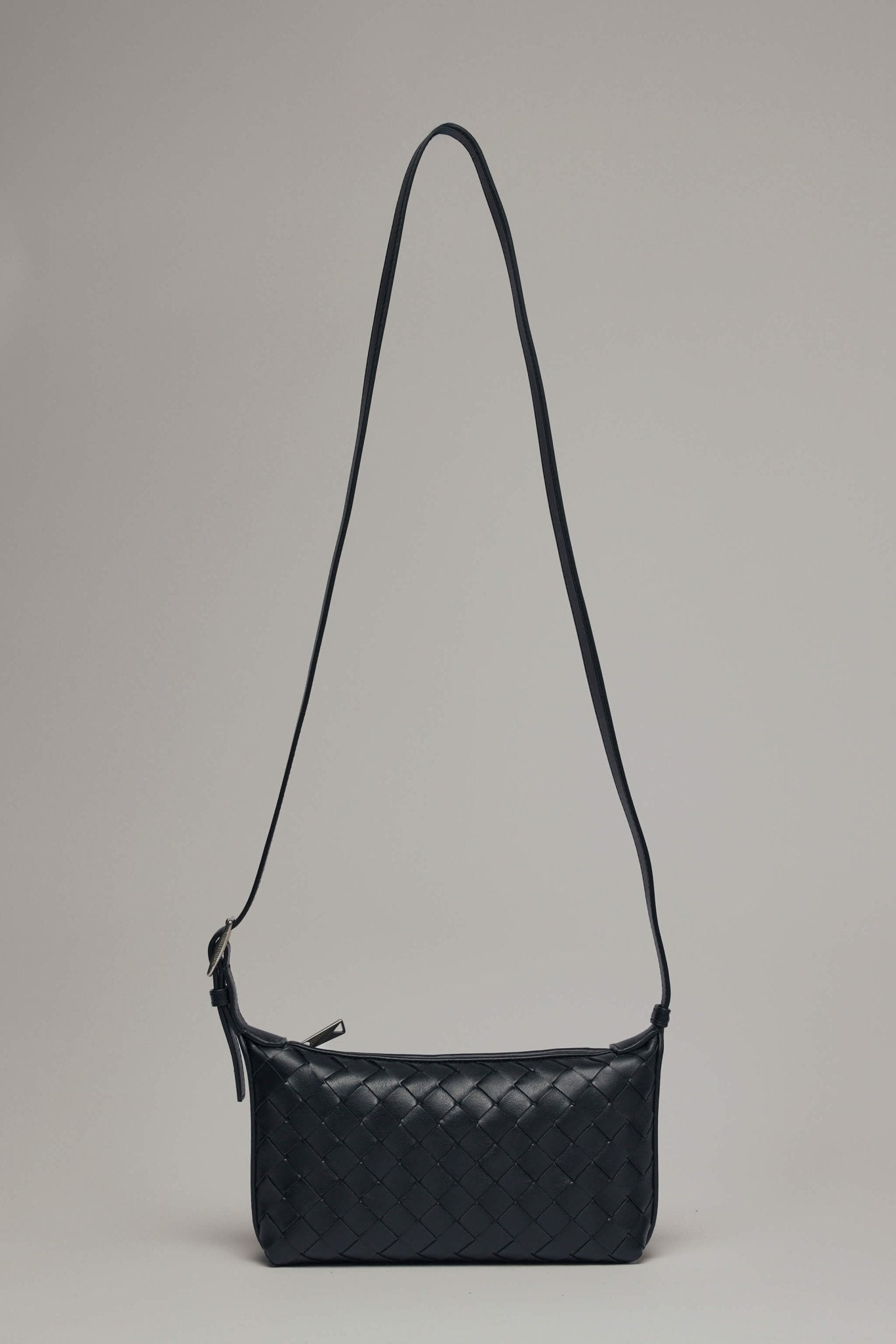 Bottega Veneta - Pouch Avenue Intreccio 15 - LABELS